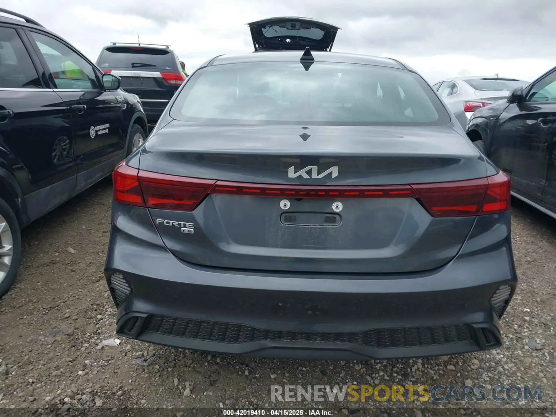 16 fotografías del automóvil dañado 3KPF24AD8RE699153 KIA FORTE 2024