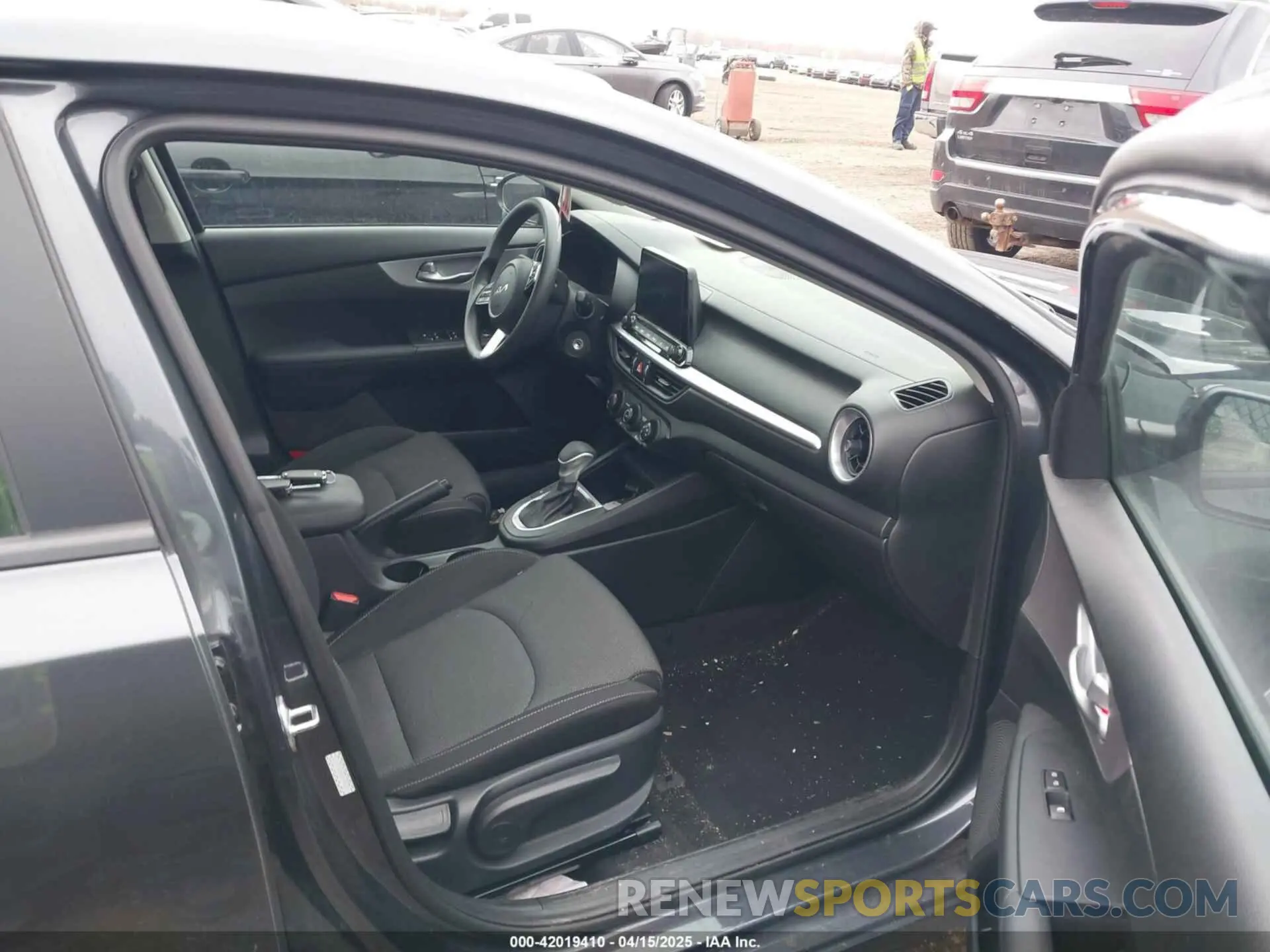 5 fotografías del automóvil dañado 3KPF24AD8RE699153 KIA FORTE 2024