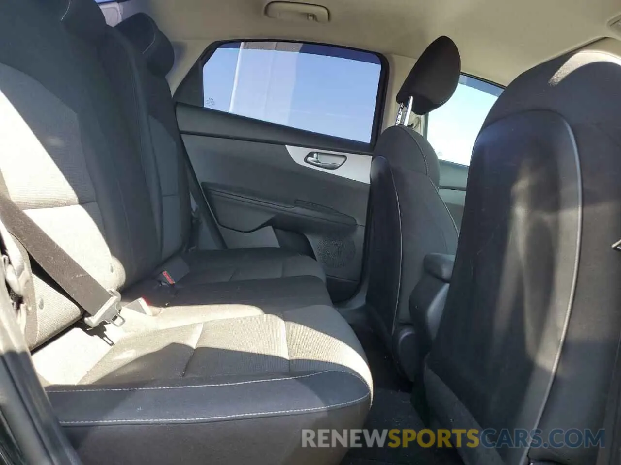 10 fotografías del automóvil dañado 3KPF24AD8RE713665 KIA FORTE 2024