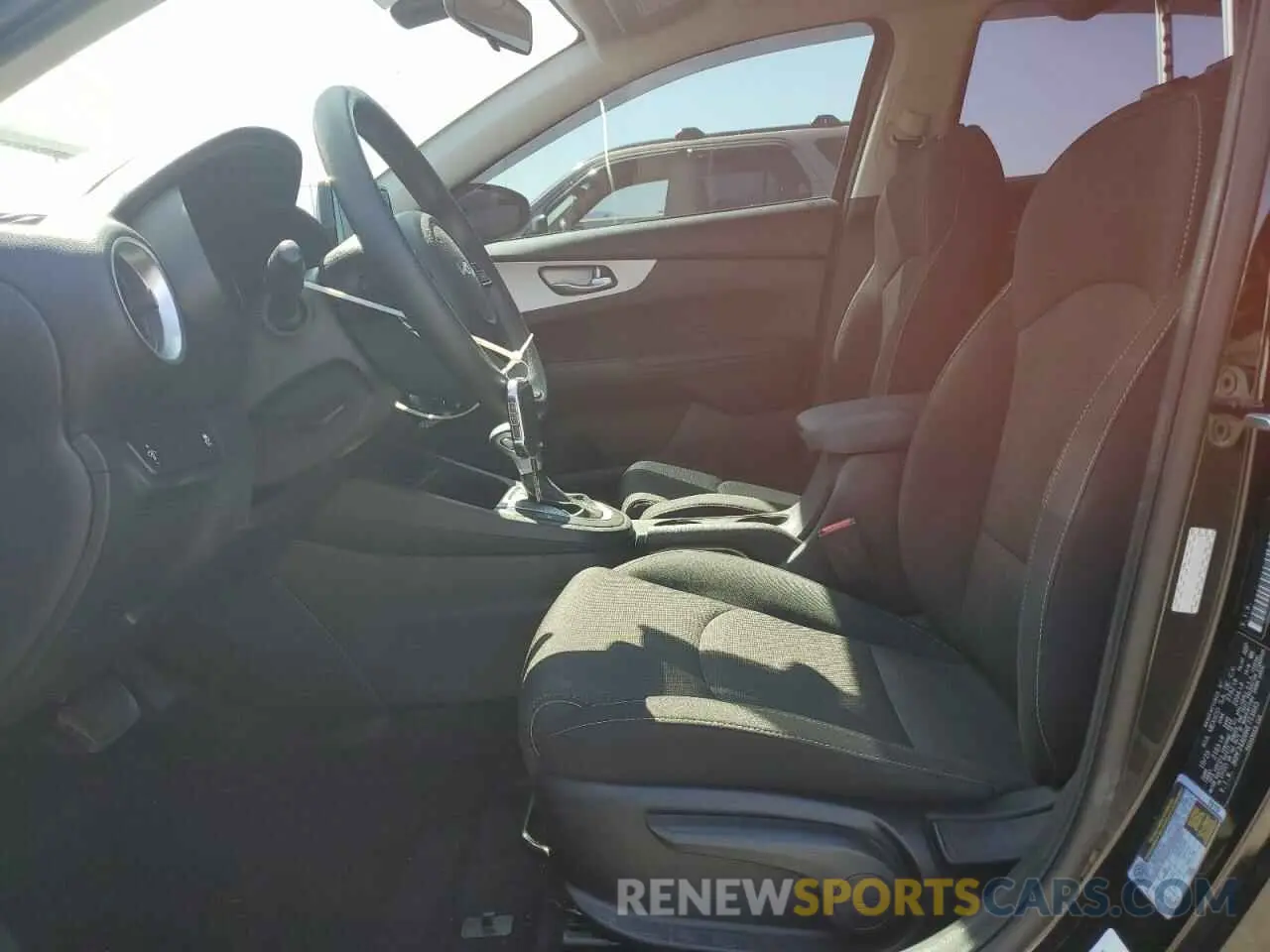 7 fotografías del automóvil dañado 3KPF24AD8RE713665 KIA FORTE 2024