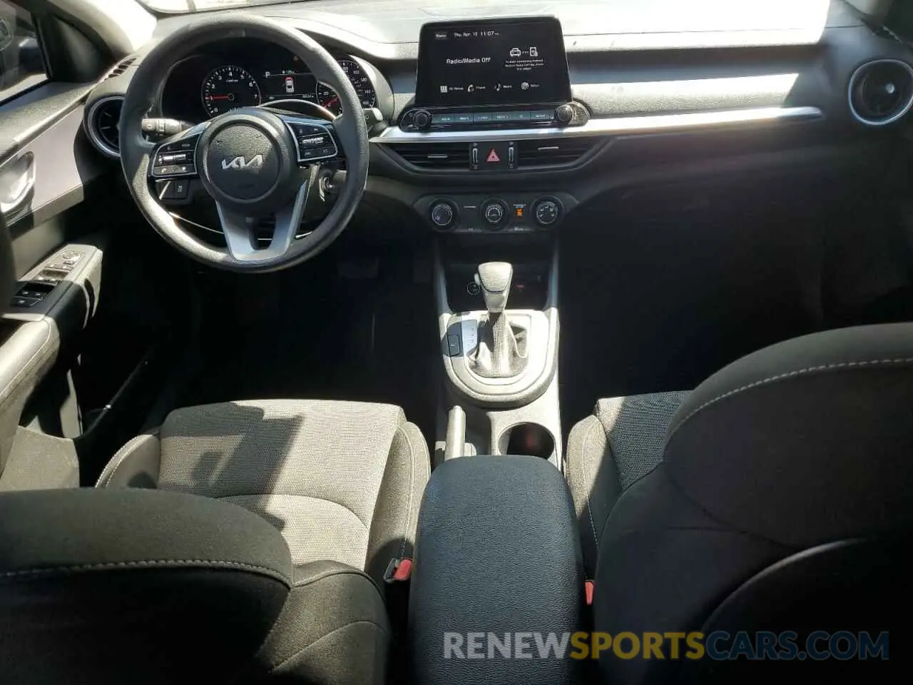 8 fotografías del automóvil dañado 3KPF24AD8RE713665 KIA FORTE 2024