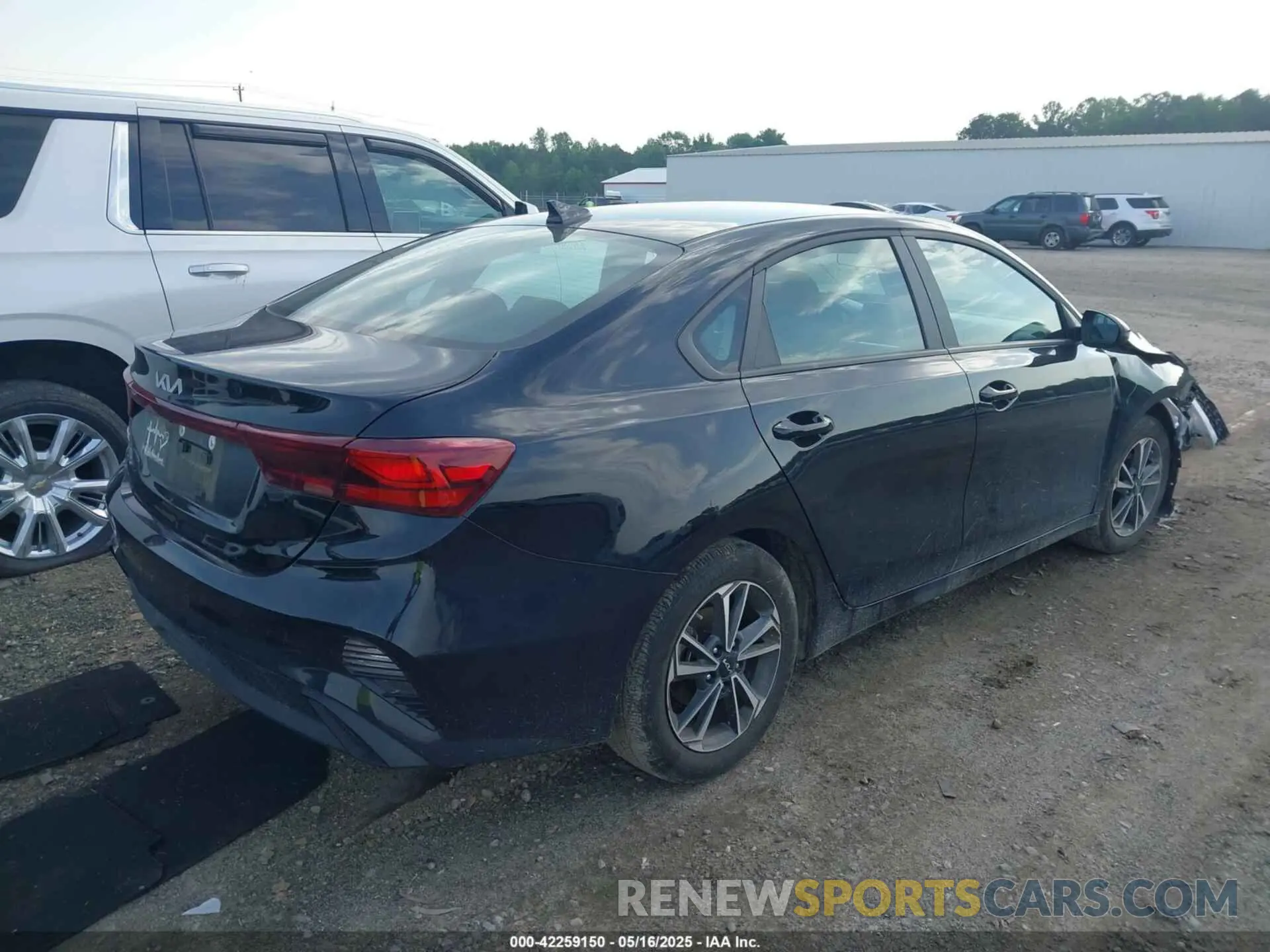 4 fotografías del automóvil dañado 3KPF24AD8RE714332 KIA FORTE 2024