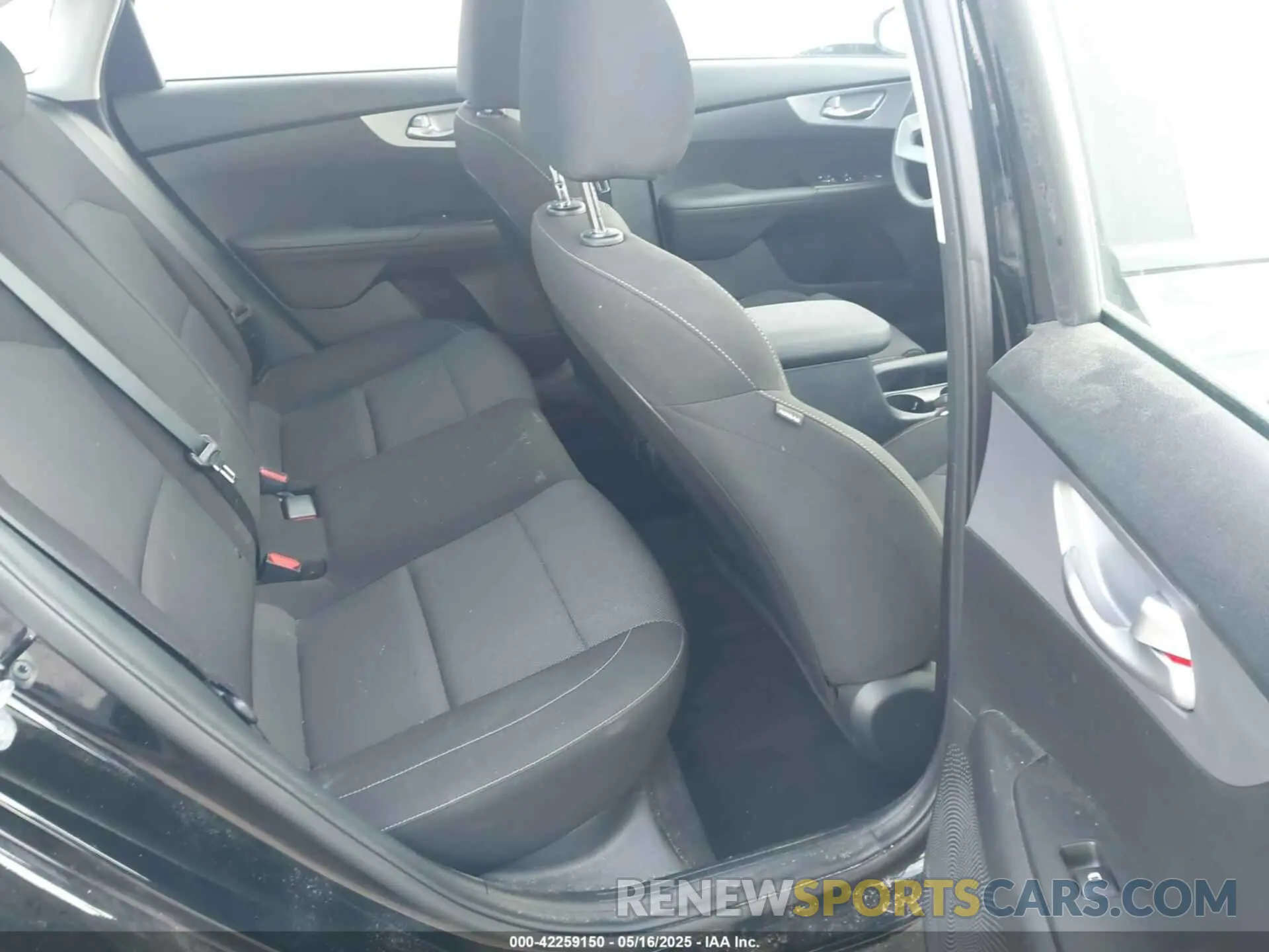 8 fotografías del automóvil dañado 3KPF24AD8RE714332 KIA FORTE 2024