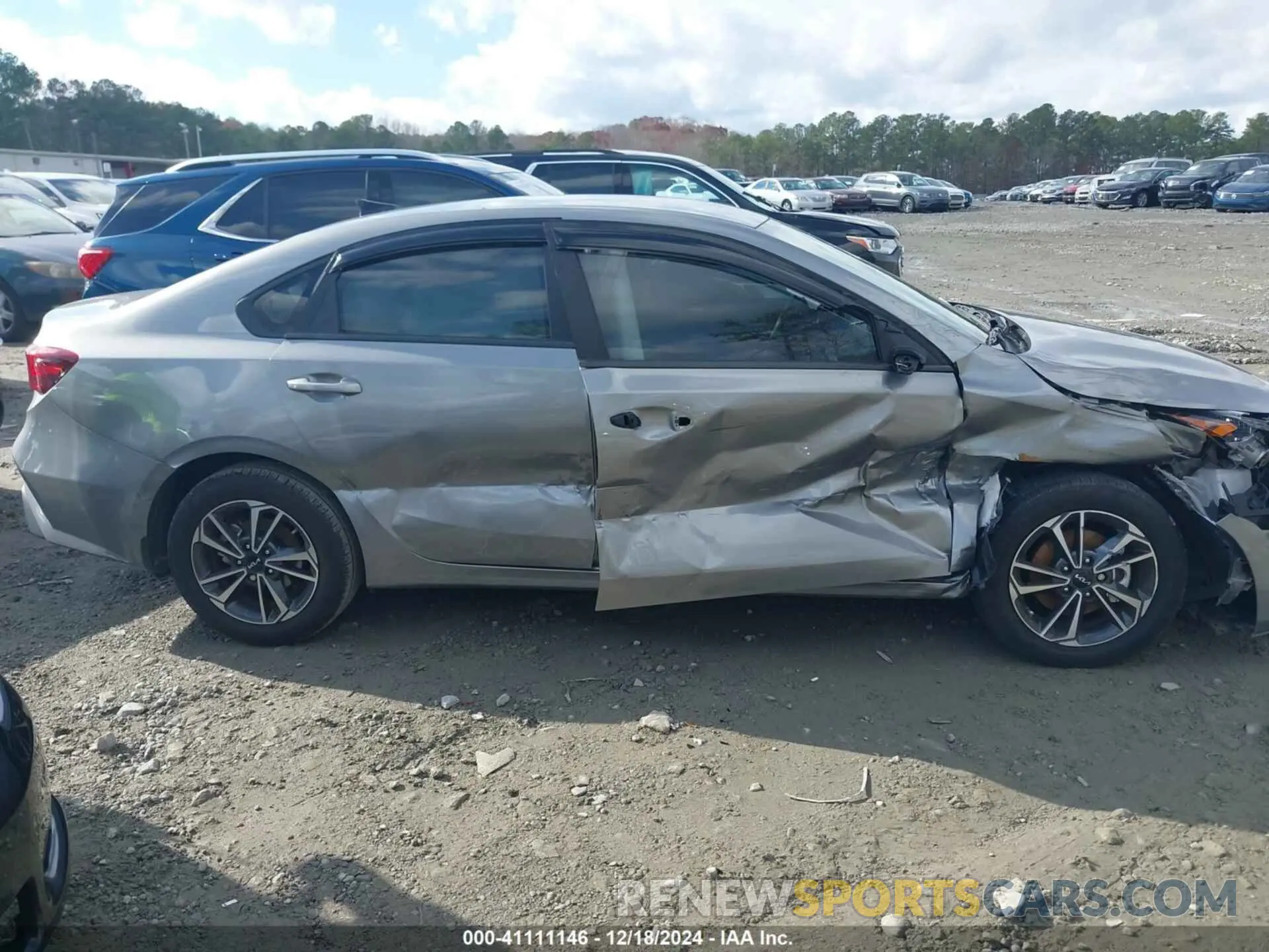 13 fotografías del automóvil dañado 3KPF24AD8RE722804 KIA FORTE 2024