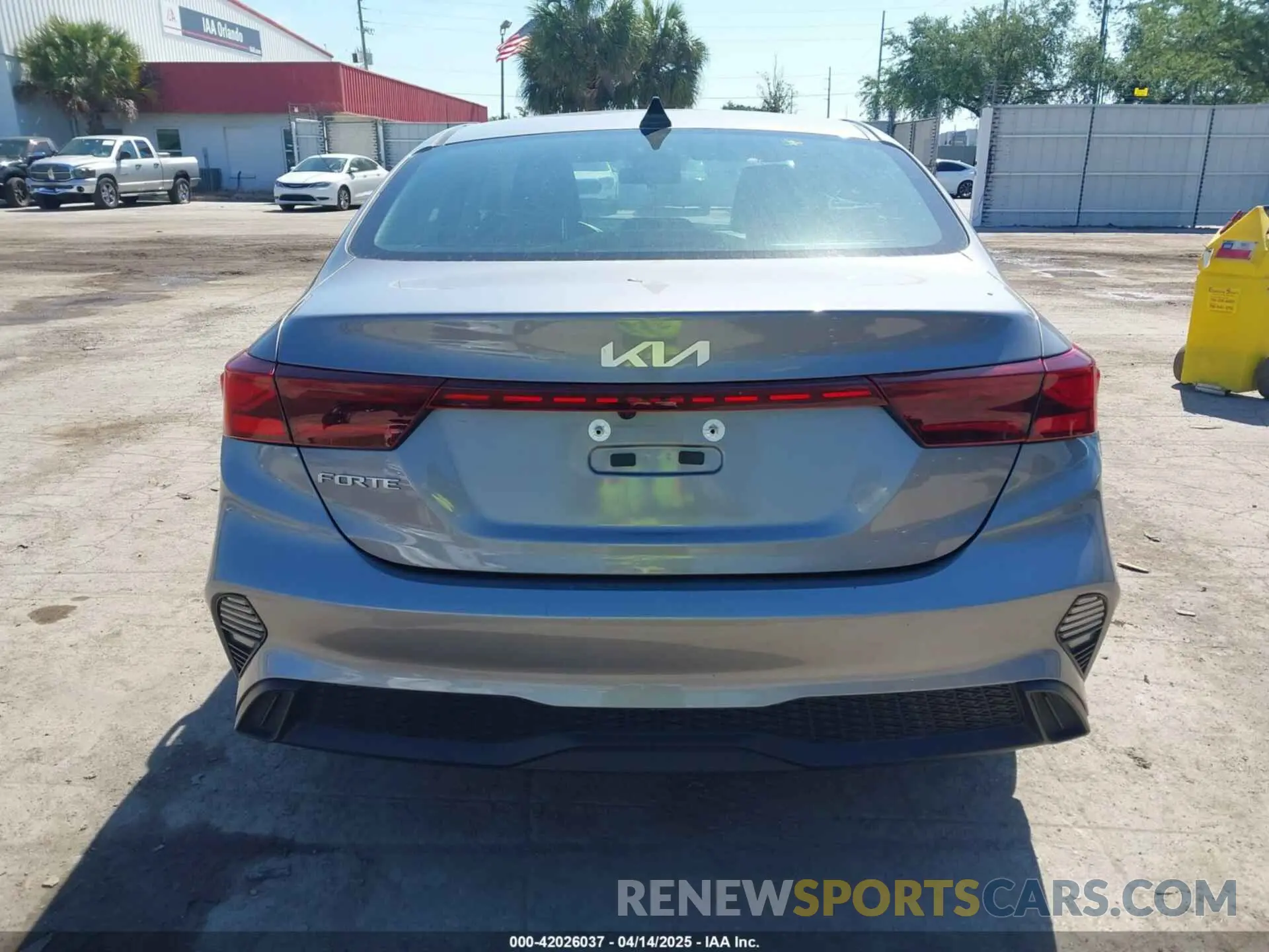 17 fotografías del automóvil dañado 3KPF24AD8RE726691 KIA FORTE 2024