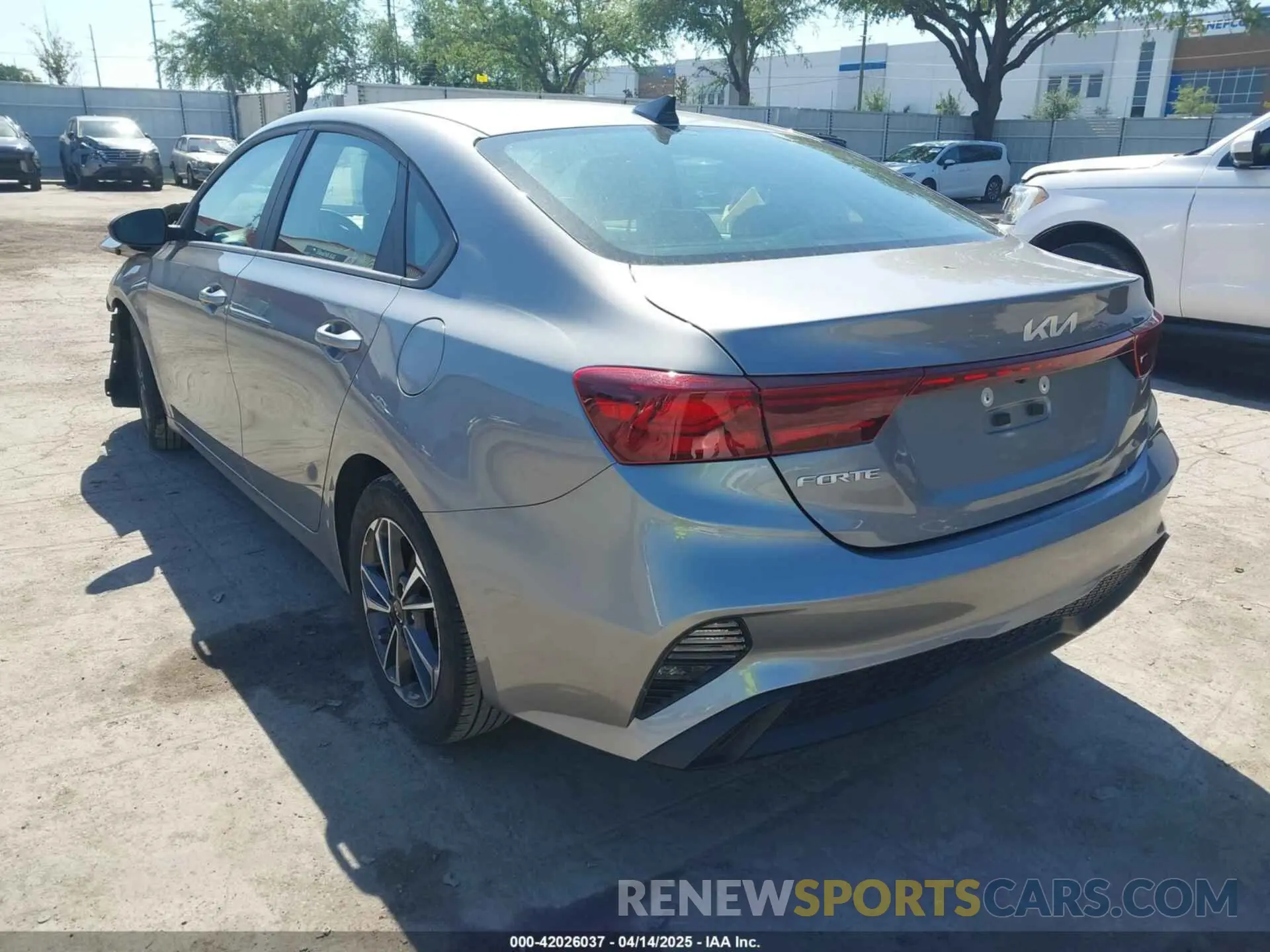 3 fotografías del automóvil dañado 3KPF24AD8RE726691 KIA FORTE 2024