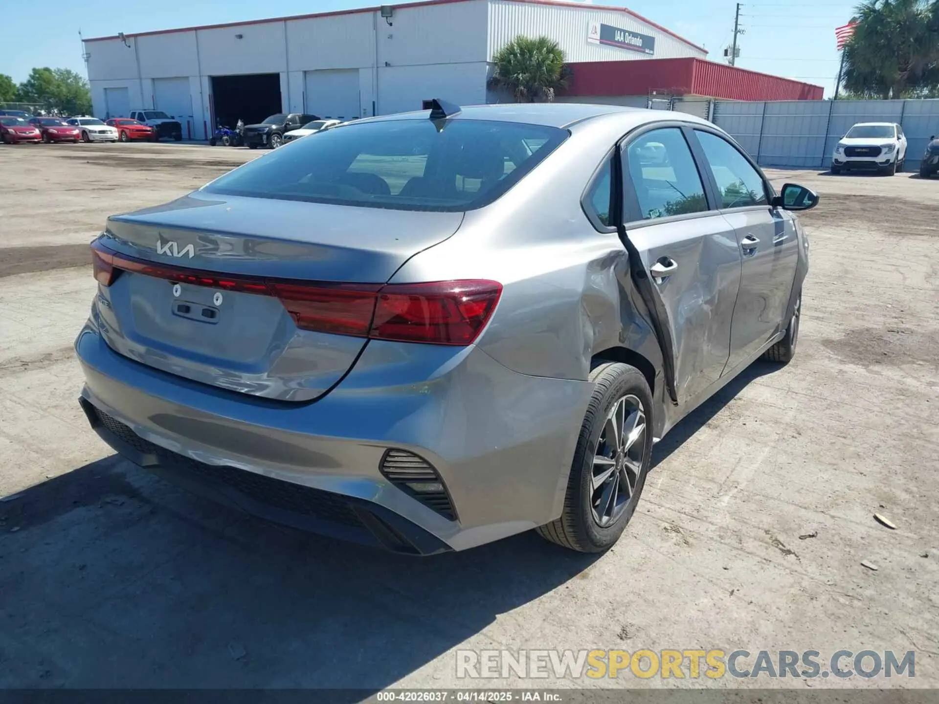4 fotografías del automóvil dañado 3KPF24AD8RE726691 KIA FORTE 2024