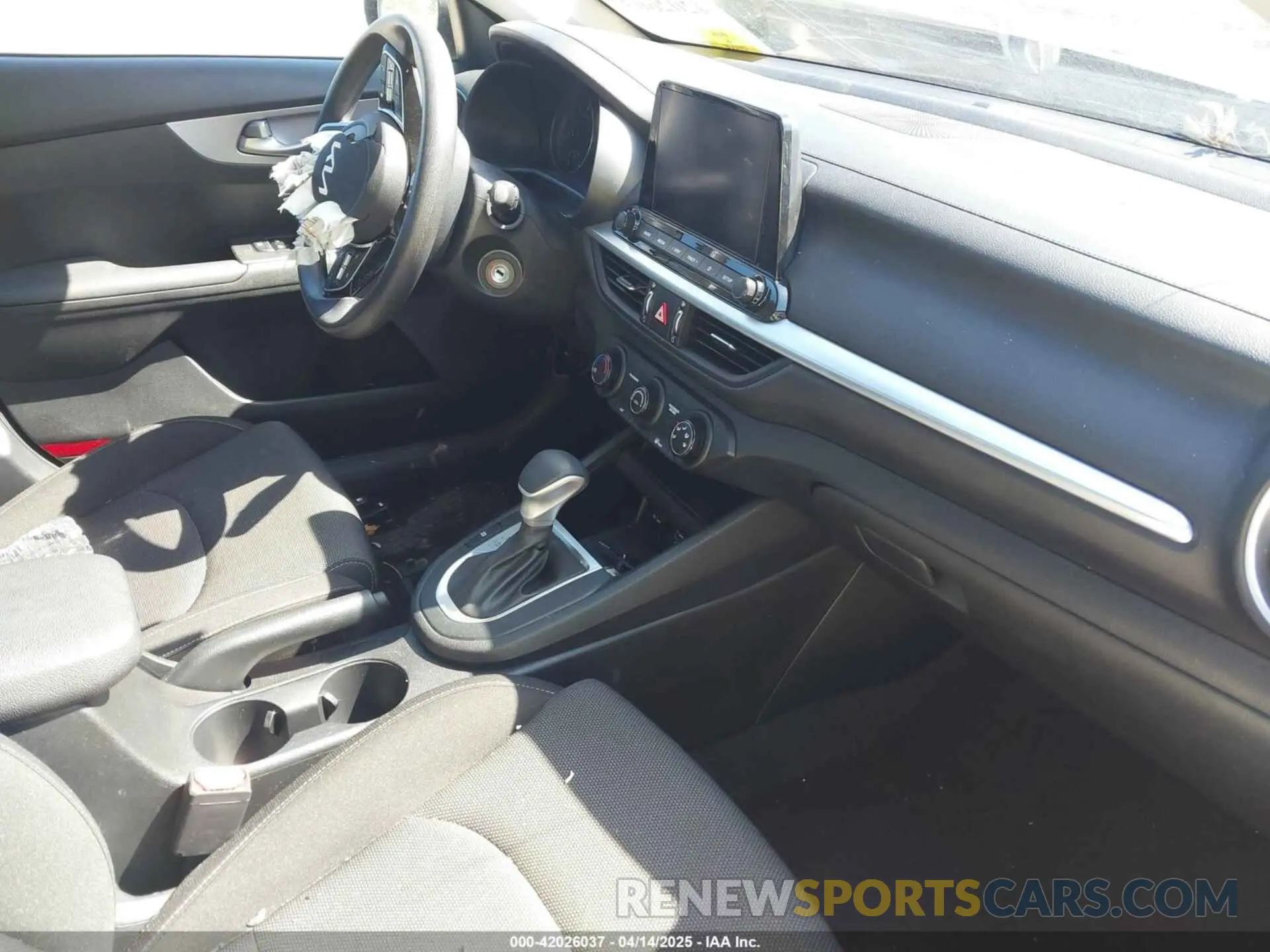 5 fotografías del automóvil dañado 3KPF24AD8RE726691 KIA FORTE 2024