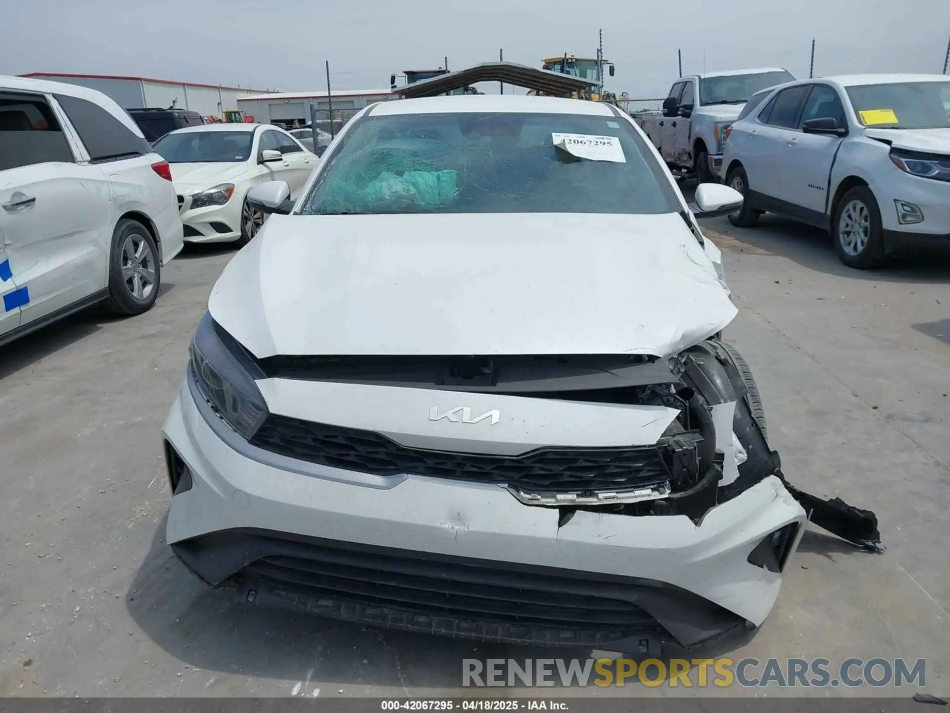 13 fotografías del automóvil dañado 3KPF24AD8RE728019 KIA FORTE 2024