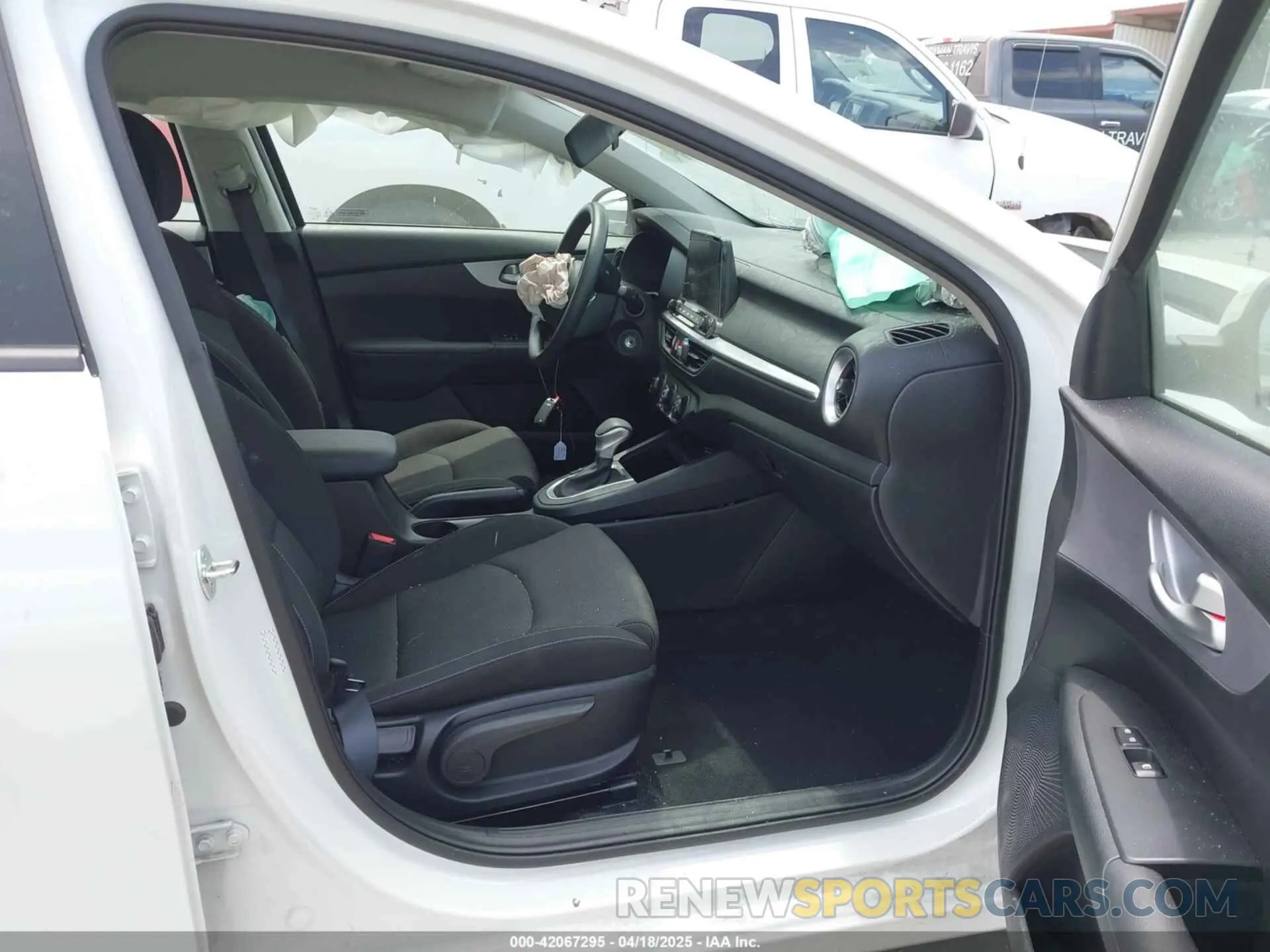 5 fotografías del automóvil dañado 3KPF24AD8RE728019 KIA FORTE 2024