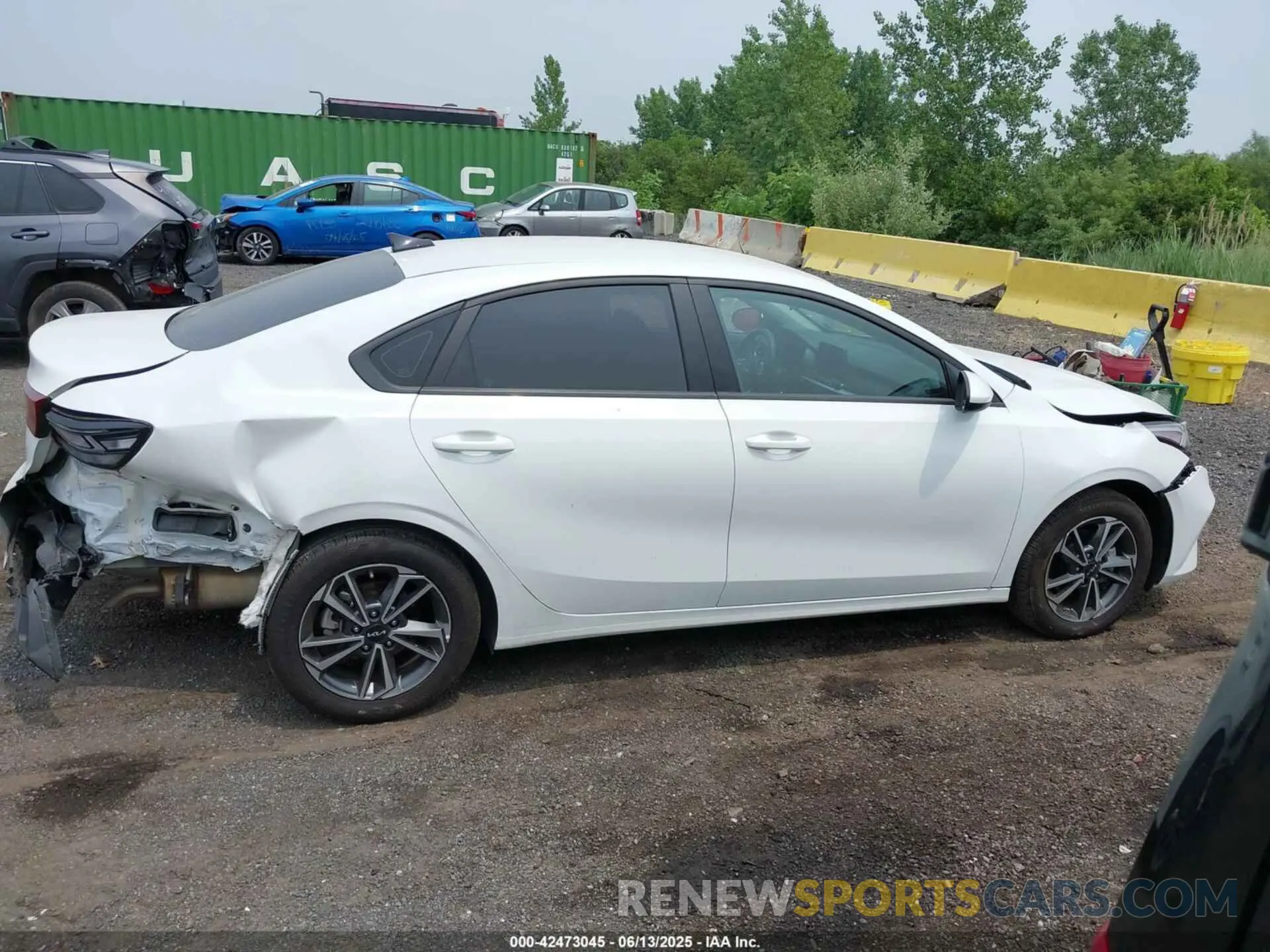 13 fotografías del automóvil dañado 3KPF24AD8RE742602 KIA FORTE 2024