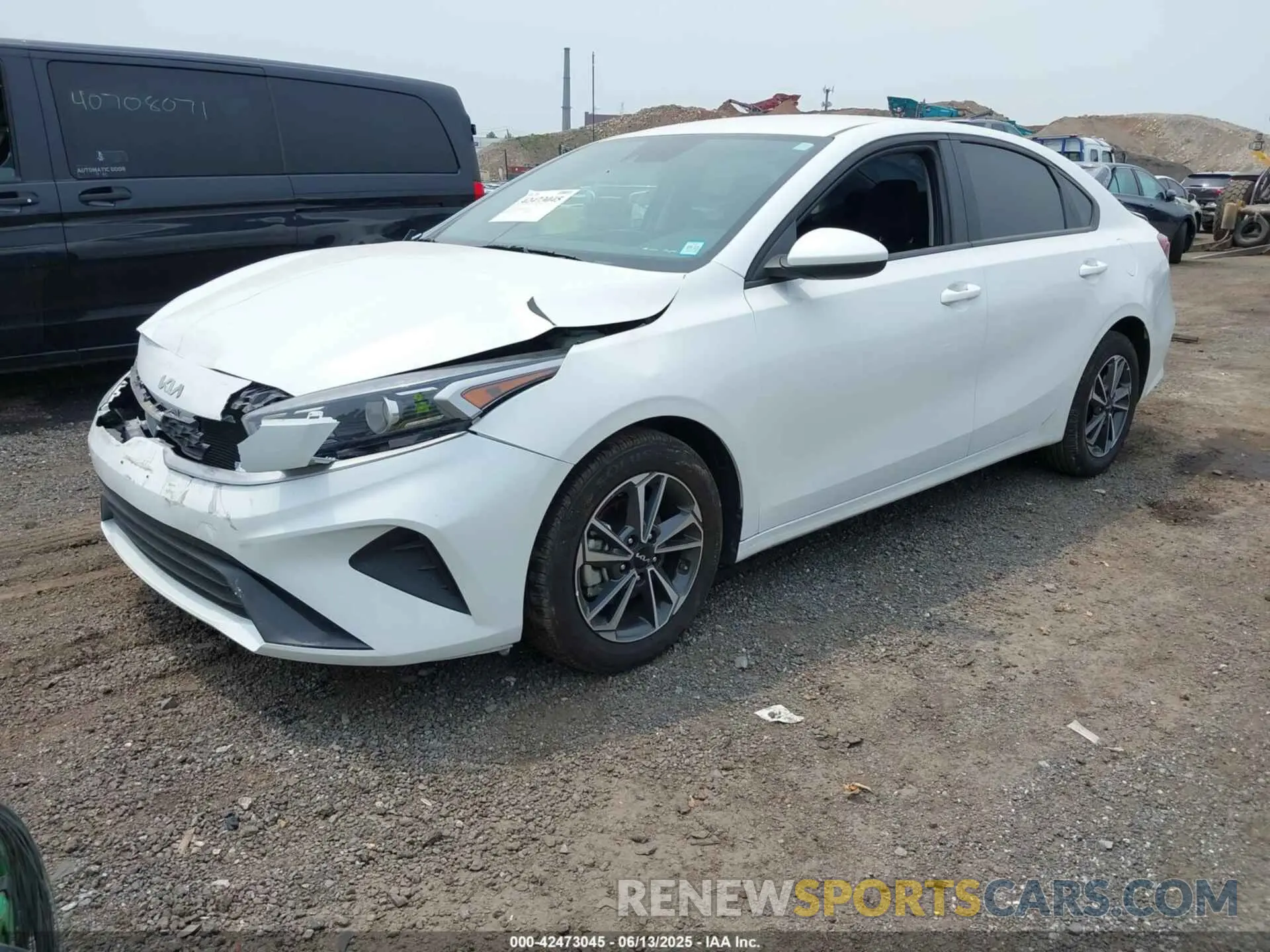 2 fotografías del automóvil dañado 3KPF24AD8RE742602 KIA FORTE 2024