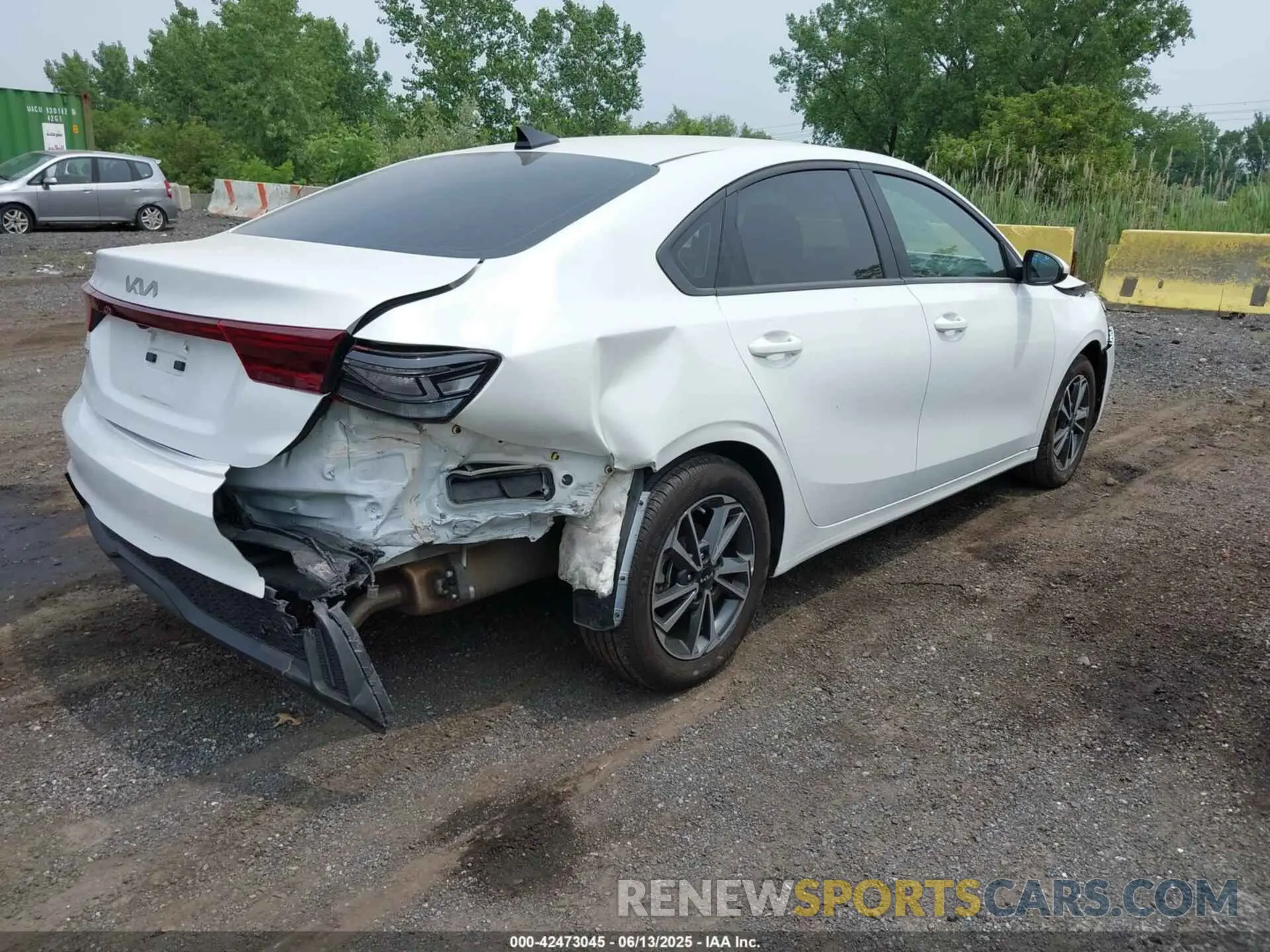 4 fotografías del automóvil dañado 3KPF24AD8RE742602 KIA FORTE 2024