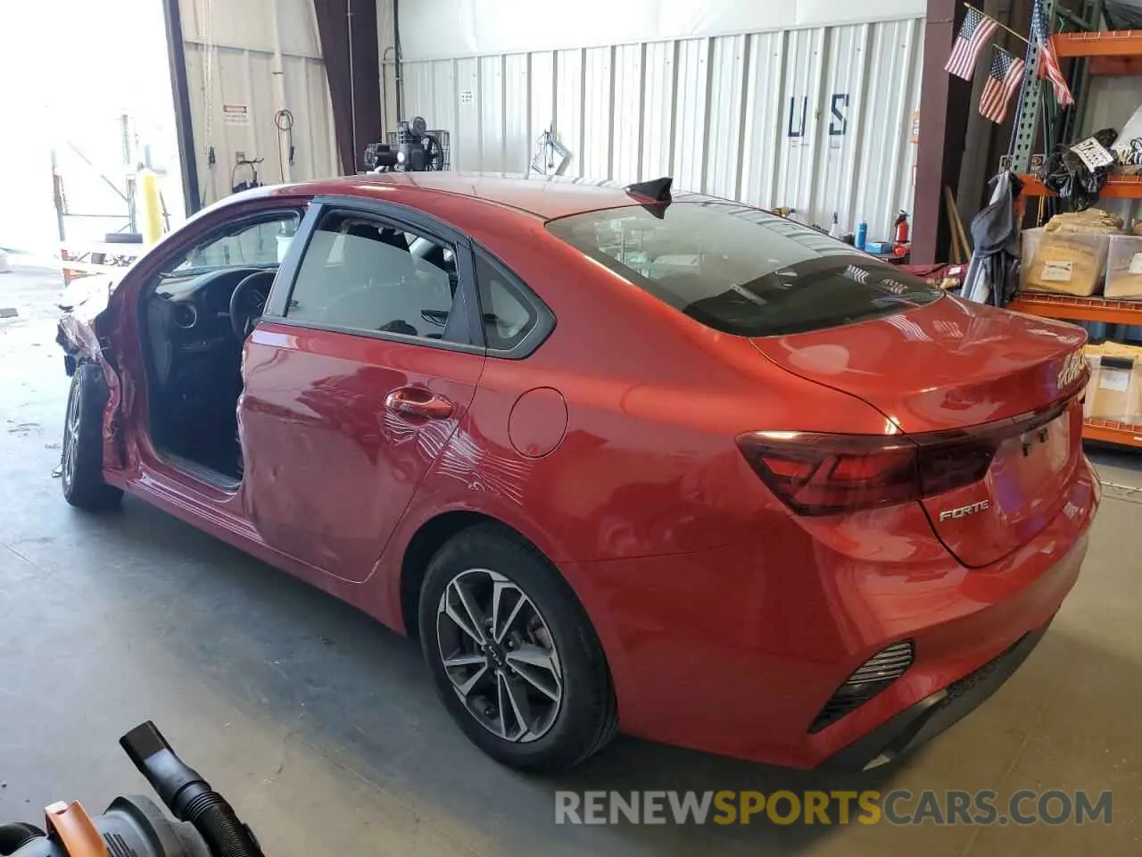 2 fotografías del automóvil dañado 3KPF24AD8RE747962 KIA FORTE 2024