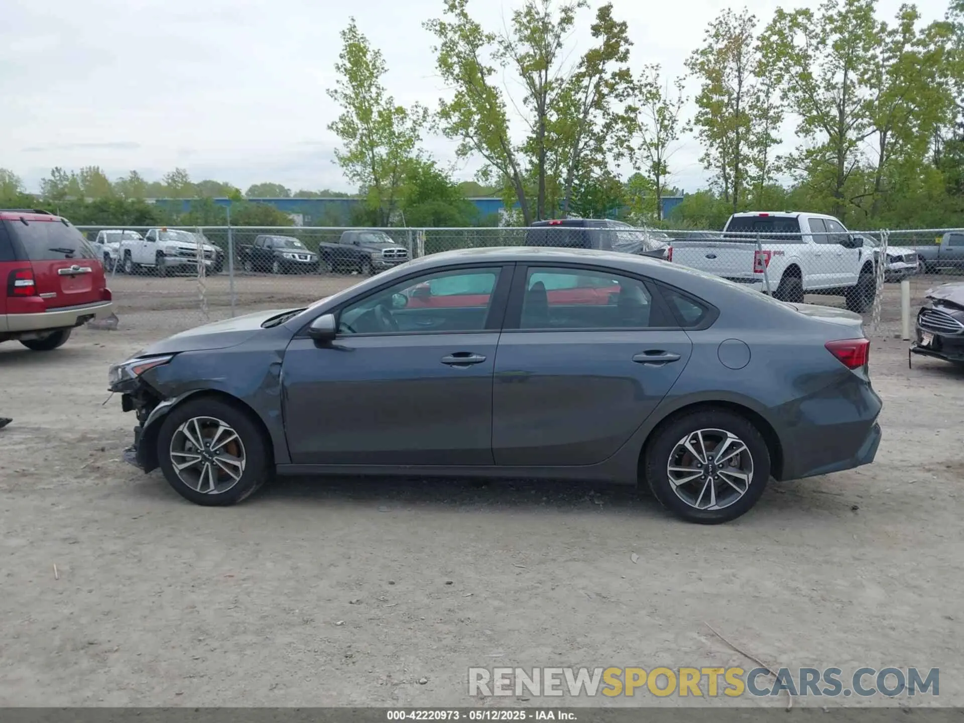 14 fotografías del automóvil dañado 3KPF24AD8RE754569 KIA FORTE 2024