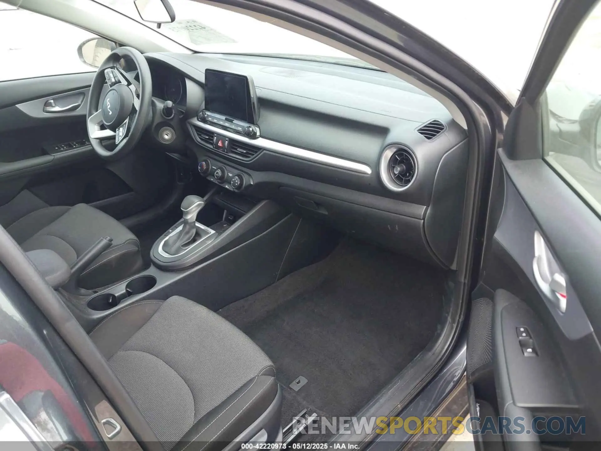 5 fotografías del automóvil dañado 3KPF24AD8RE754569 KIA FORTE 2024