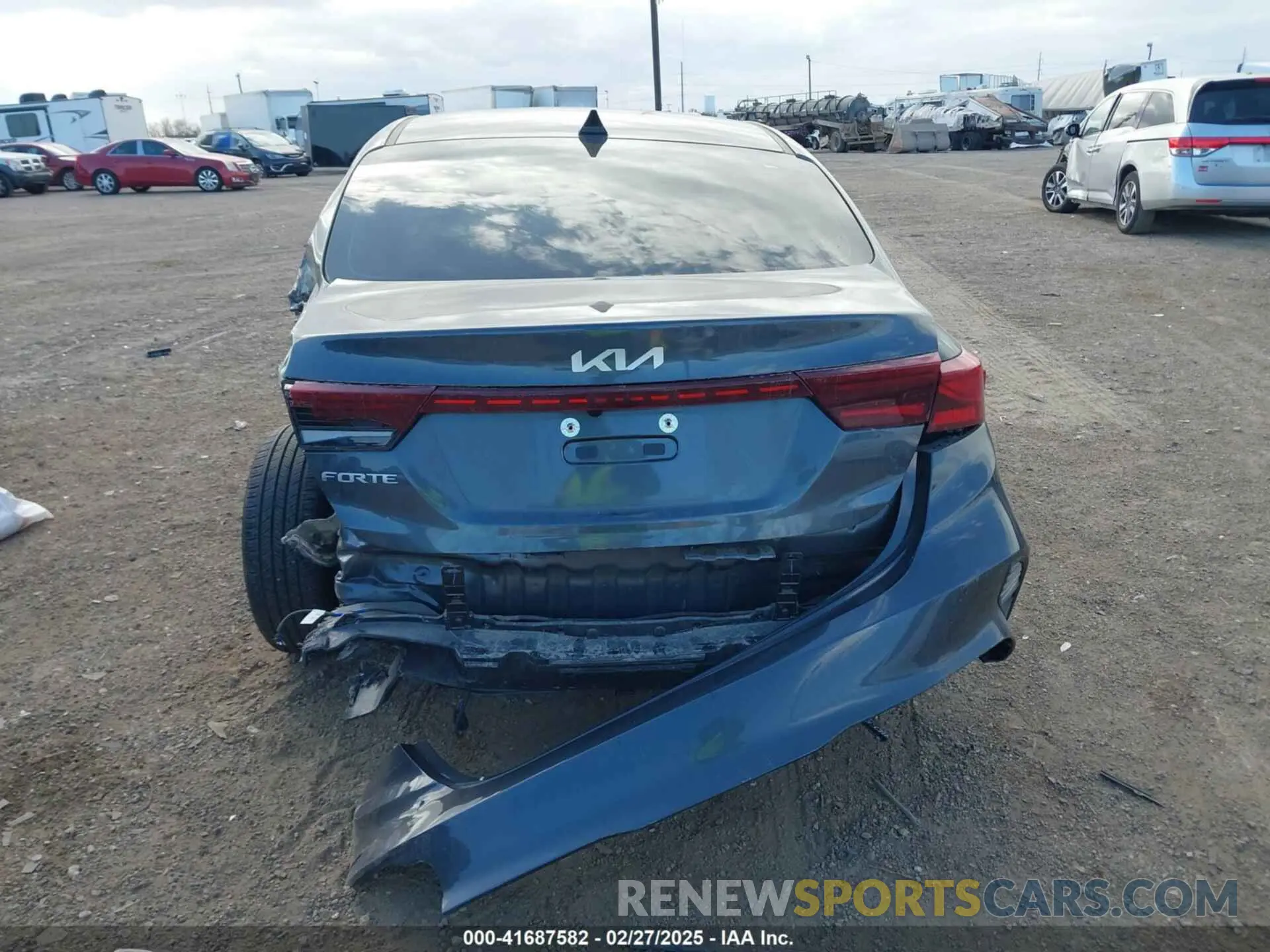 17 fotografías del automóvil dañado 3KPF24AD8RE765961 KIA FORTE 2024