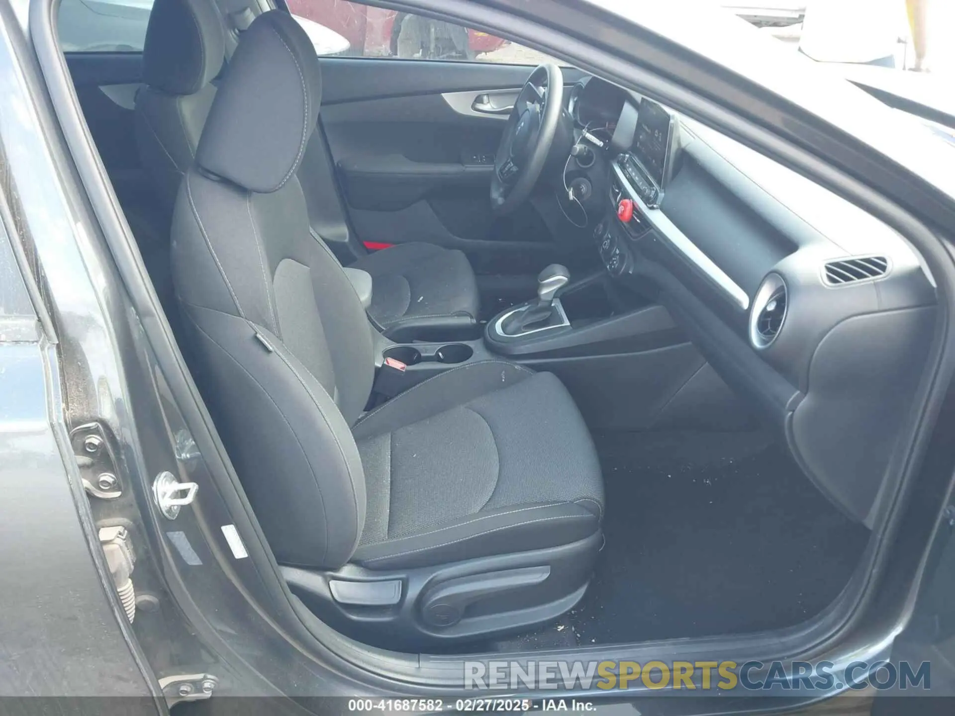 5 fotografías del automóvil dañado 3KPF24AD8RE765961 KIA FORTE 2024