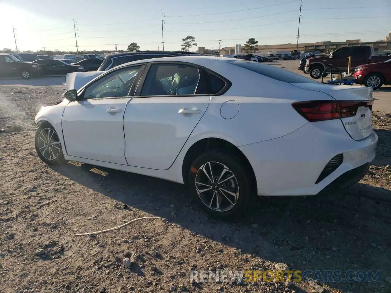 2 fotografías del automóvil dañado 3KPF24AD8RE767287 KIA FORTE 2024