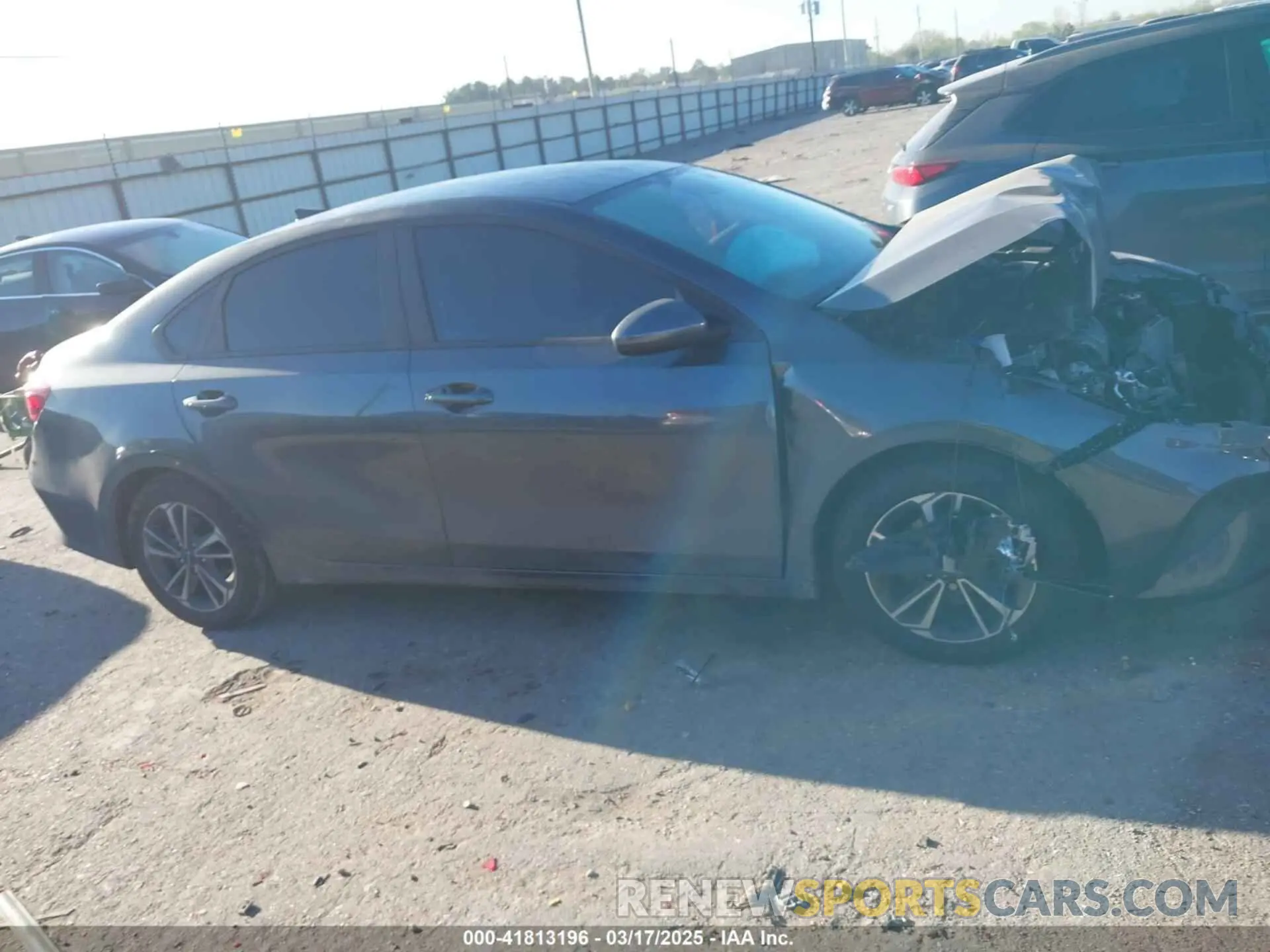 13 fotografías del automóvil dañado 3KPF24AD8RE770626 KIA FORTE 2024