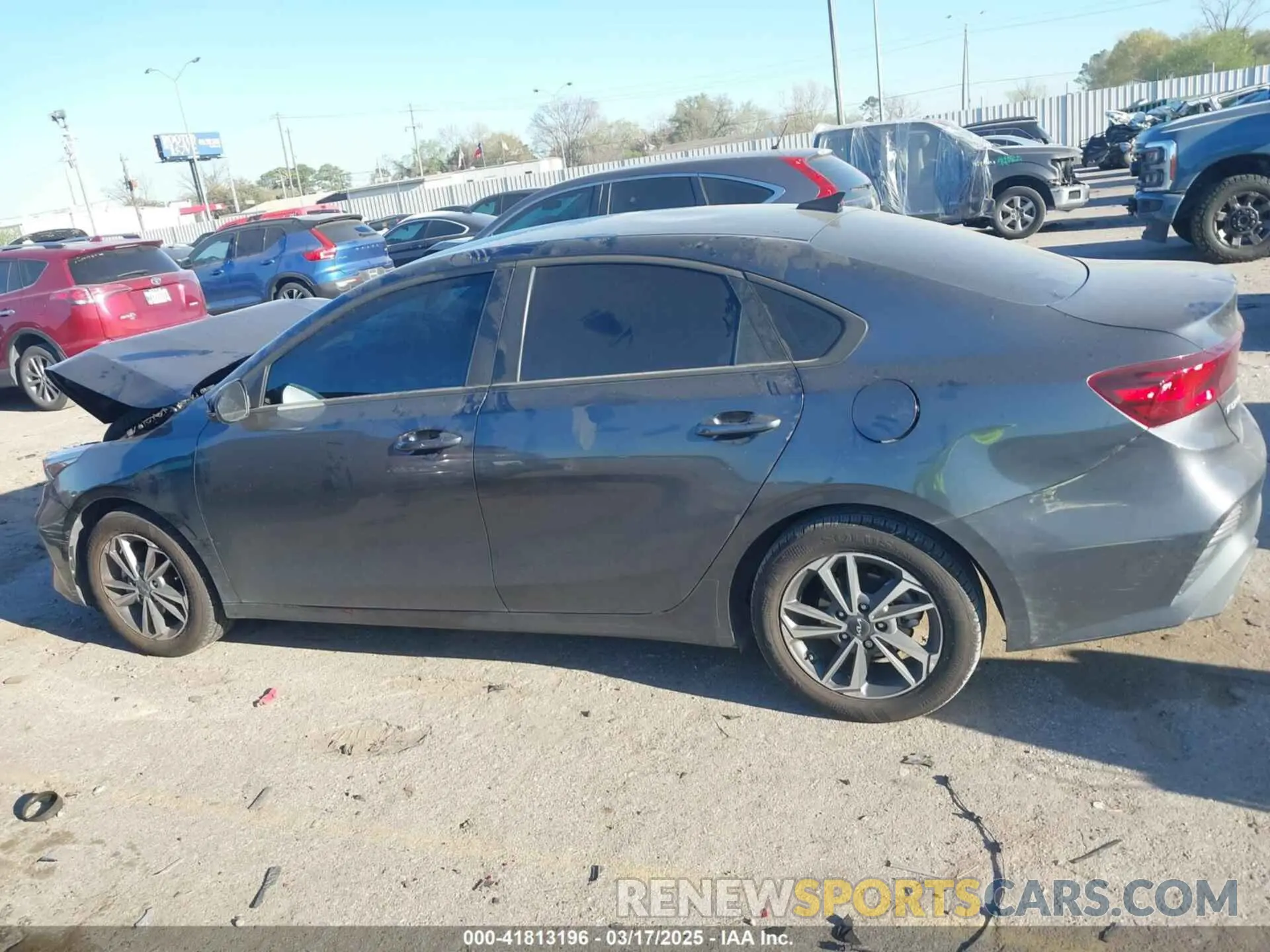 14 fotografías del automóvil dañado 3KPF24AD8RE770626 KIA FORTE 2024