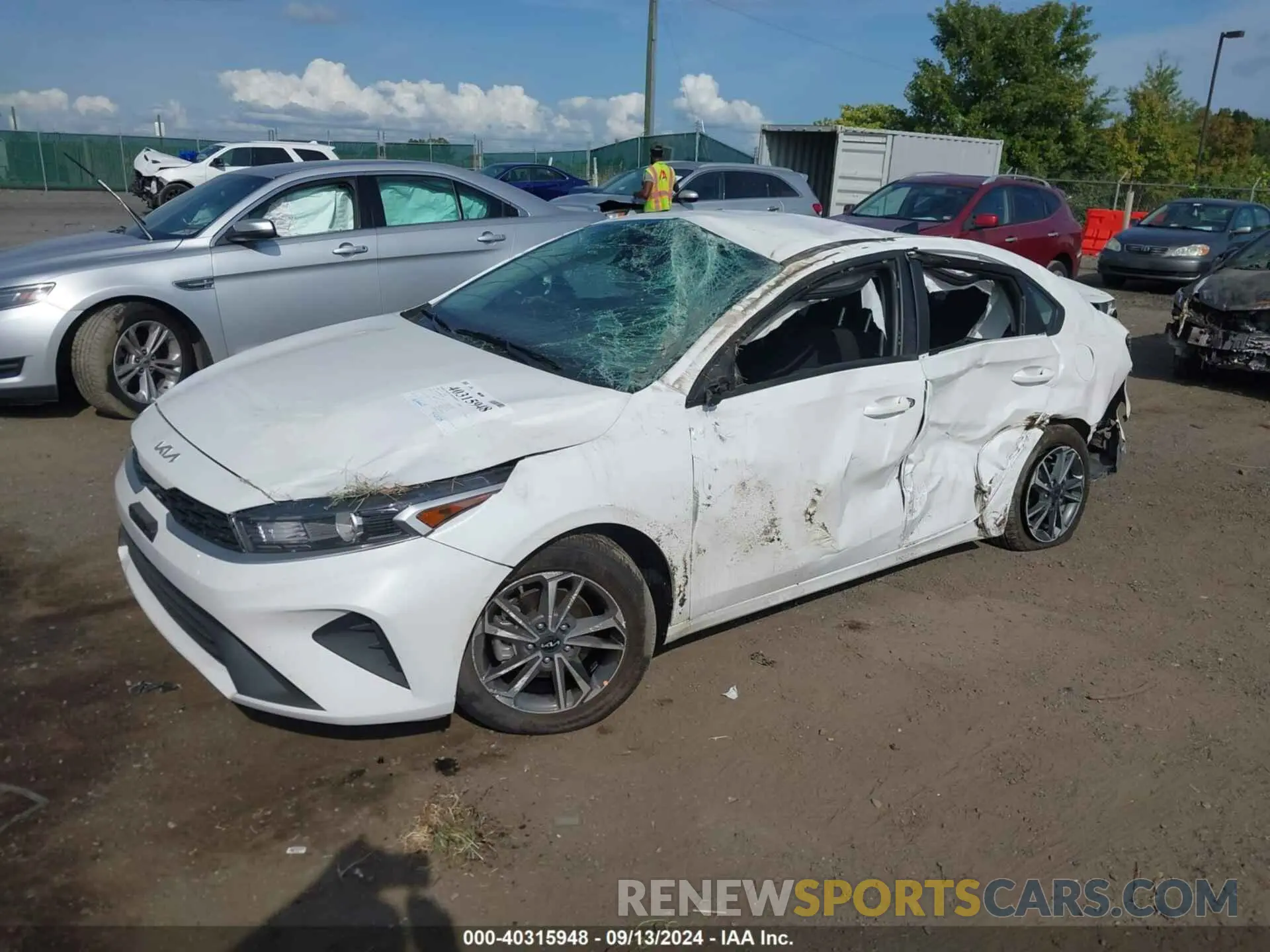 2 fotografías del automóvil dañado 3KPF24AD8RE773817 KIA FORTE 2024