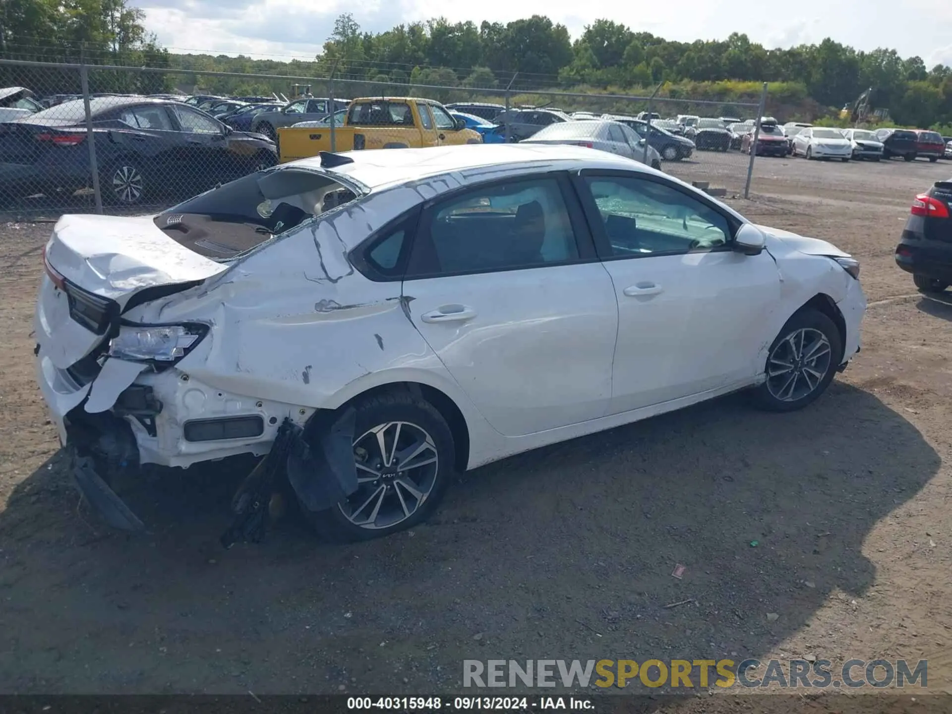 4 fotografías del automóvil dañado 3KPF24AD8RE773817 KIA FORTE 2024