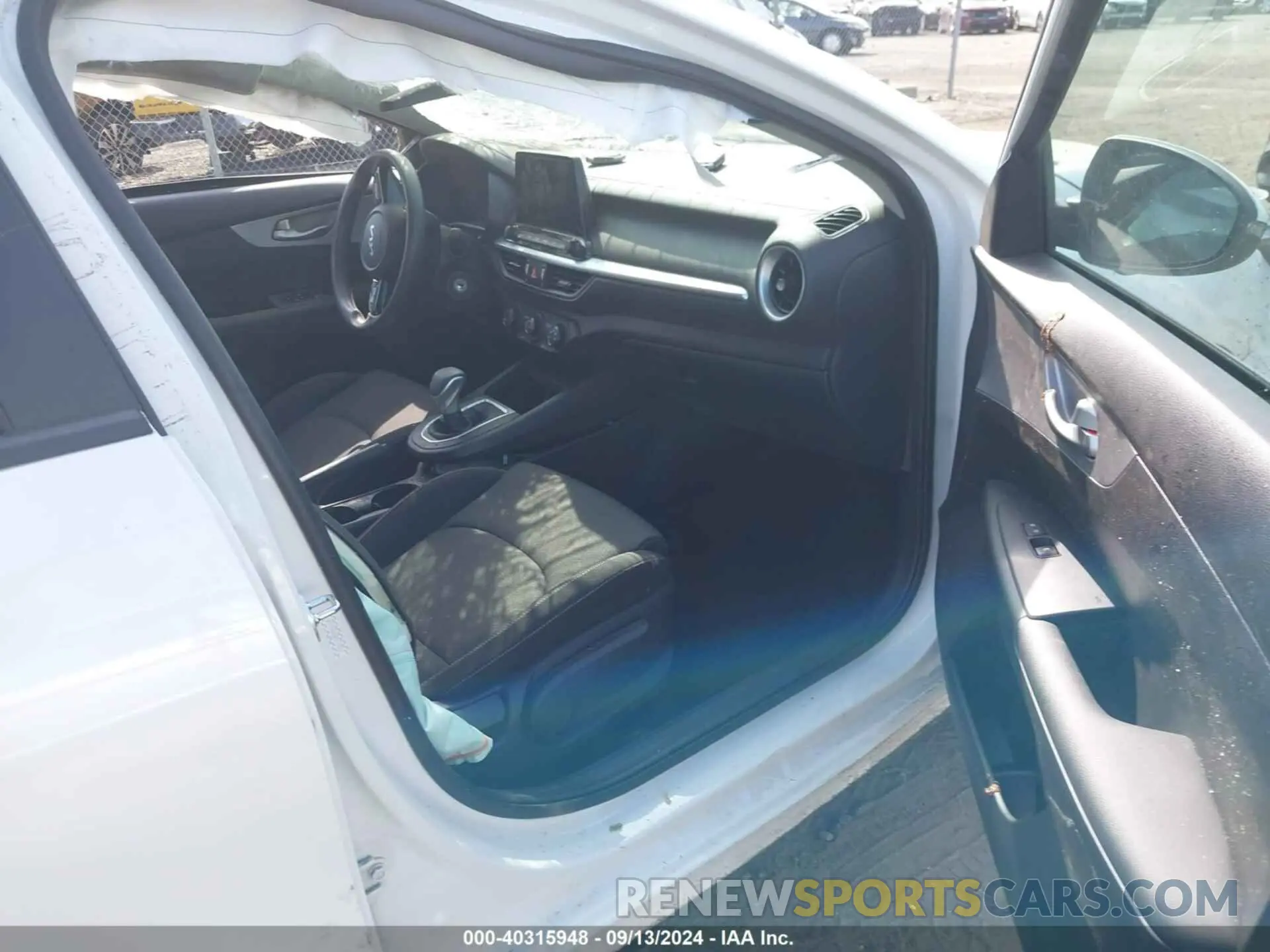 5 fotografías del automóvil dañado 3KPF24AD8RE773817 KIA FORTE 2024