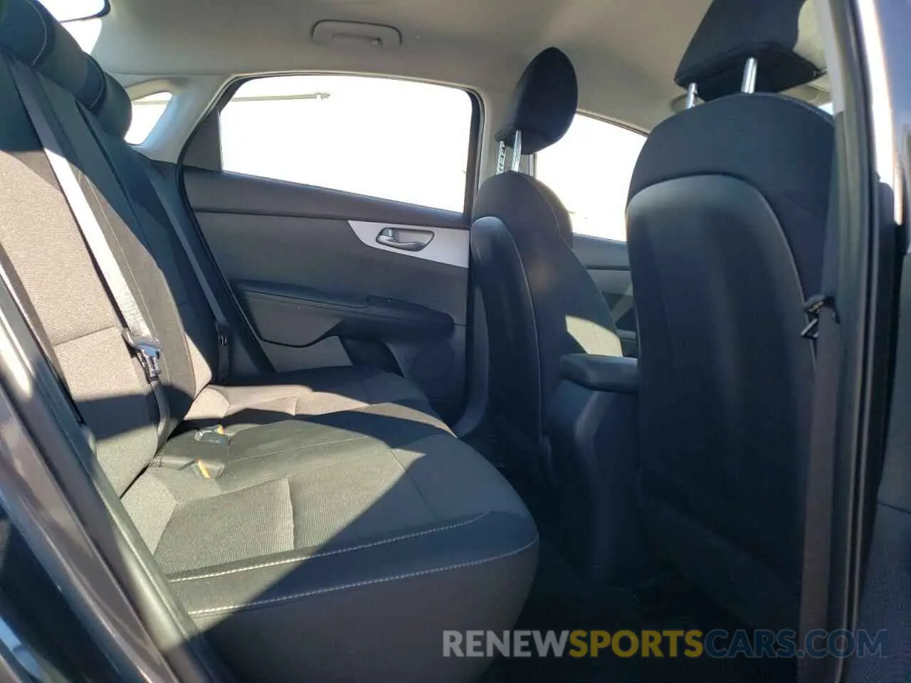 10 fotografías del automóvil dañado 3KPF24AD8RE784879 KIA FORTE 2024