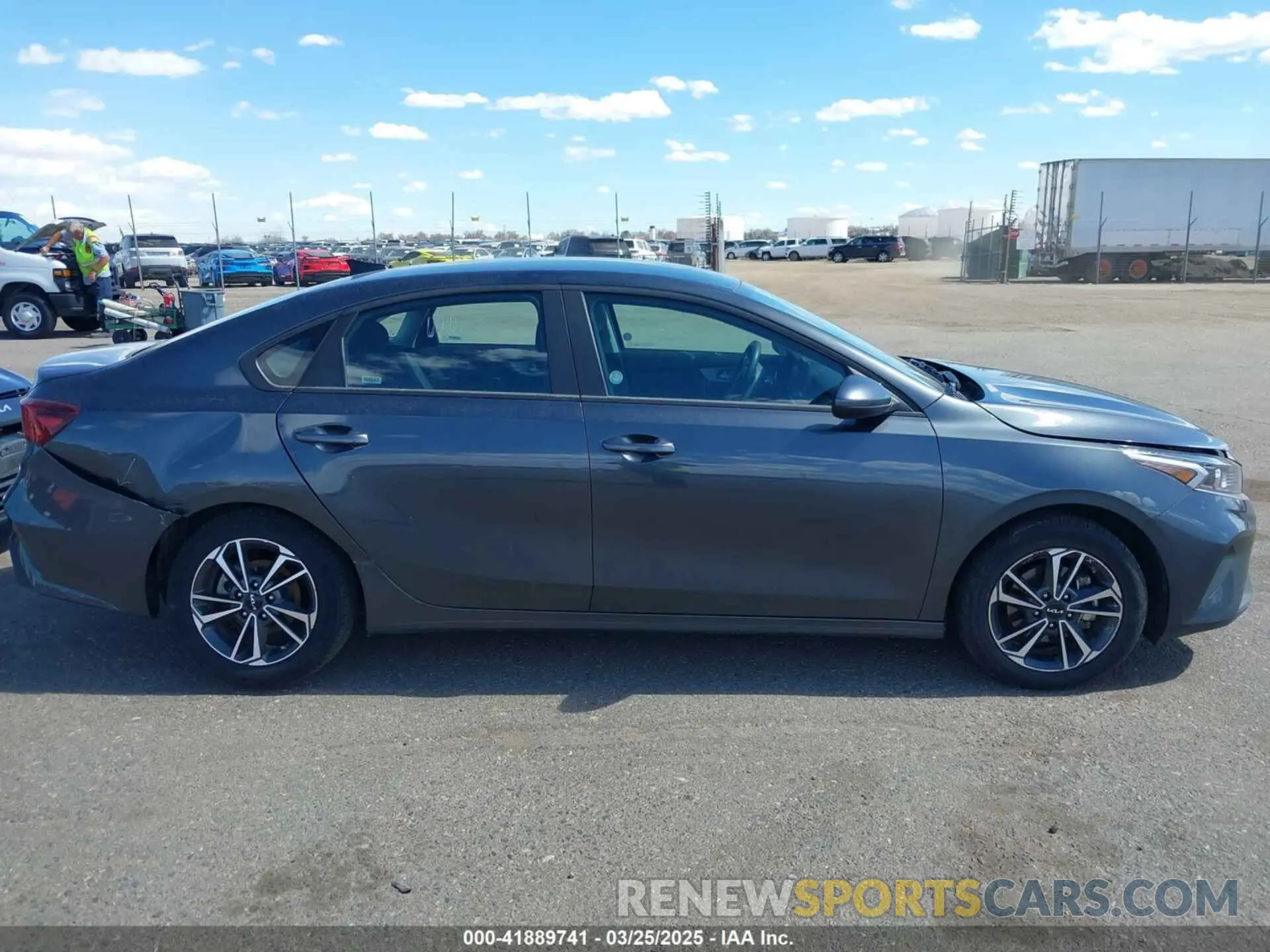 13 fotografías del automóvil dañado 3KPF24AD8RE798877 KIA FORTE 2024