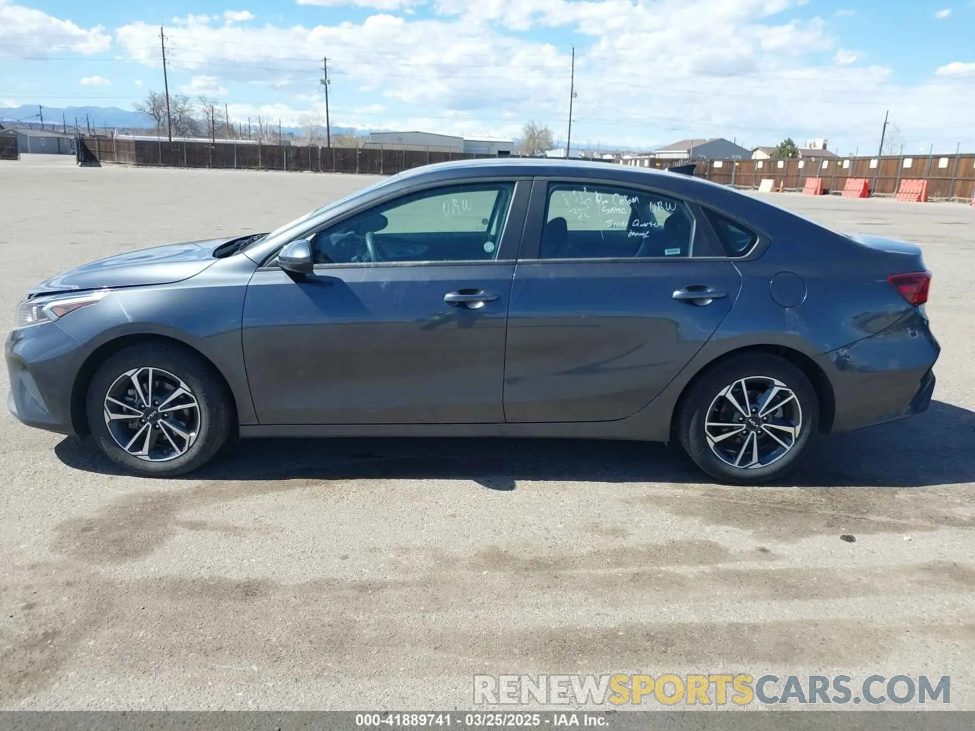 14 fotografías del automóvil dañado 3KPF24AD8RE798877 KIA FORTE 2024