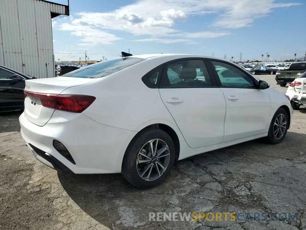 3 fotografías del automóvil dañado 3KPF24AD8RE817010 KIA FORTE 2024