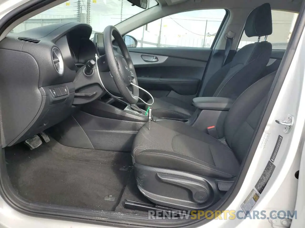 7 fotografías del automóvil dañado 3KPF24AD8RE817010 KIA FORTE 2024