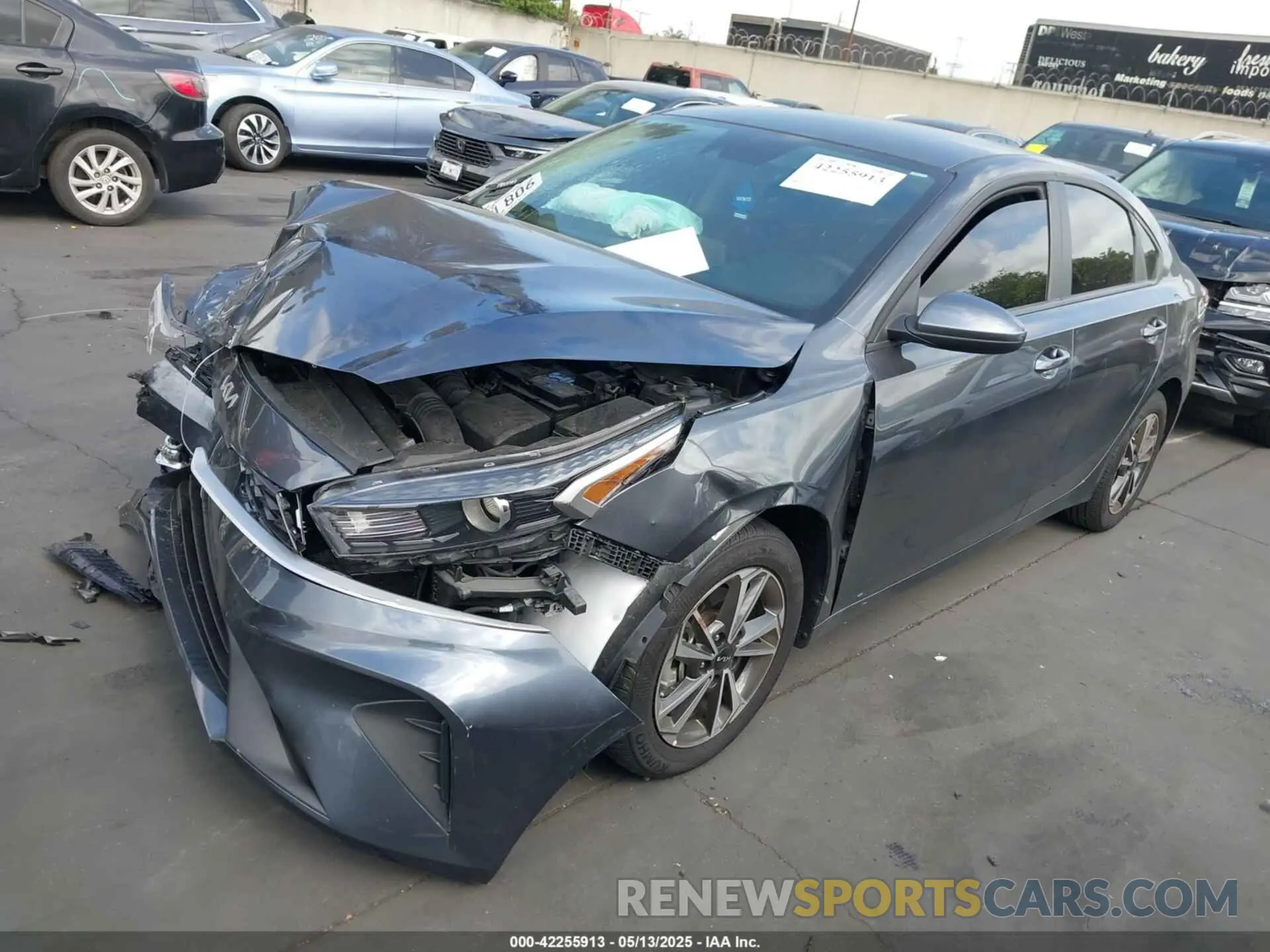 2 fotografías del automóvil dañado 3KPF24AD8RE828508 KIA FORTE 2024