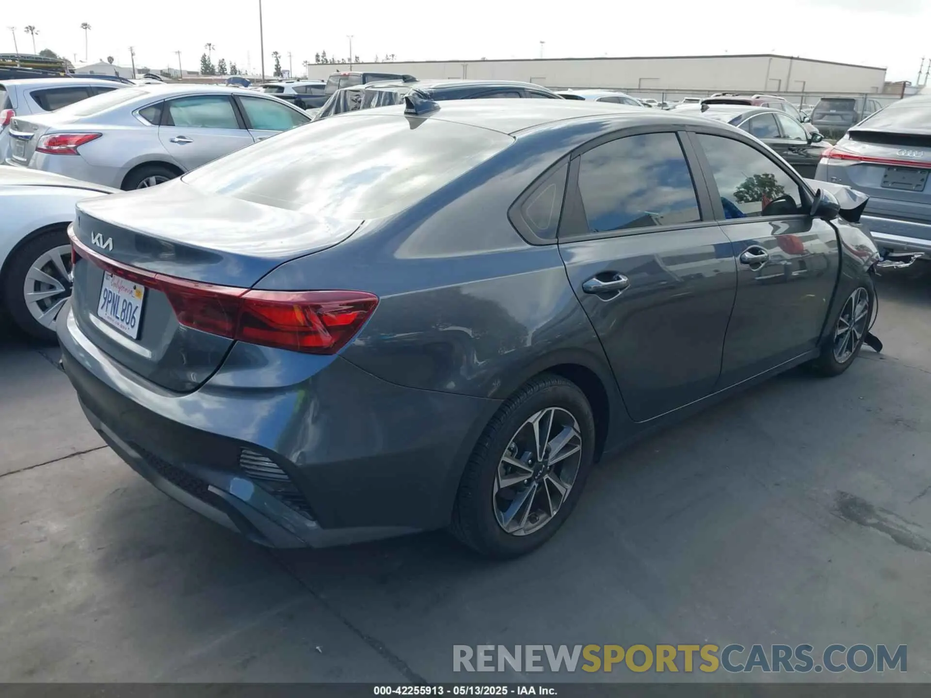 4 fotografías del automóvil dañado 3KPF24AD8RE828508 KIA FORTE 2024
