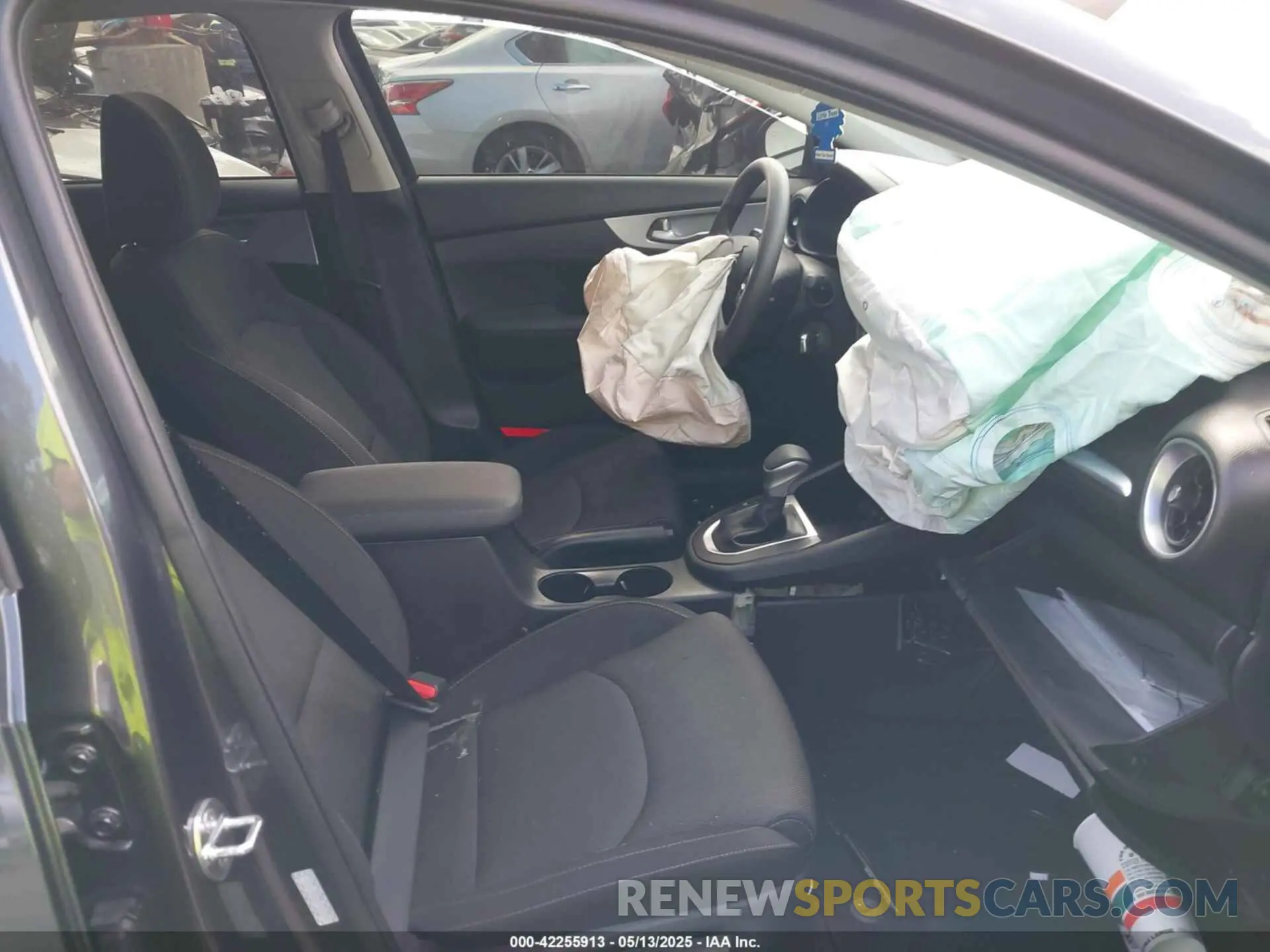 5 fotografías del automóvil dañado 3KPF24AD8RE828508 KIA FORTE 2024