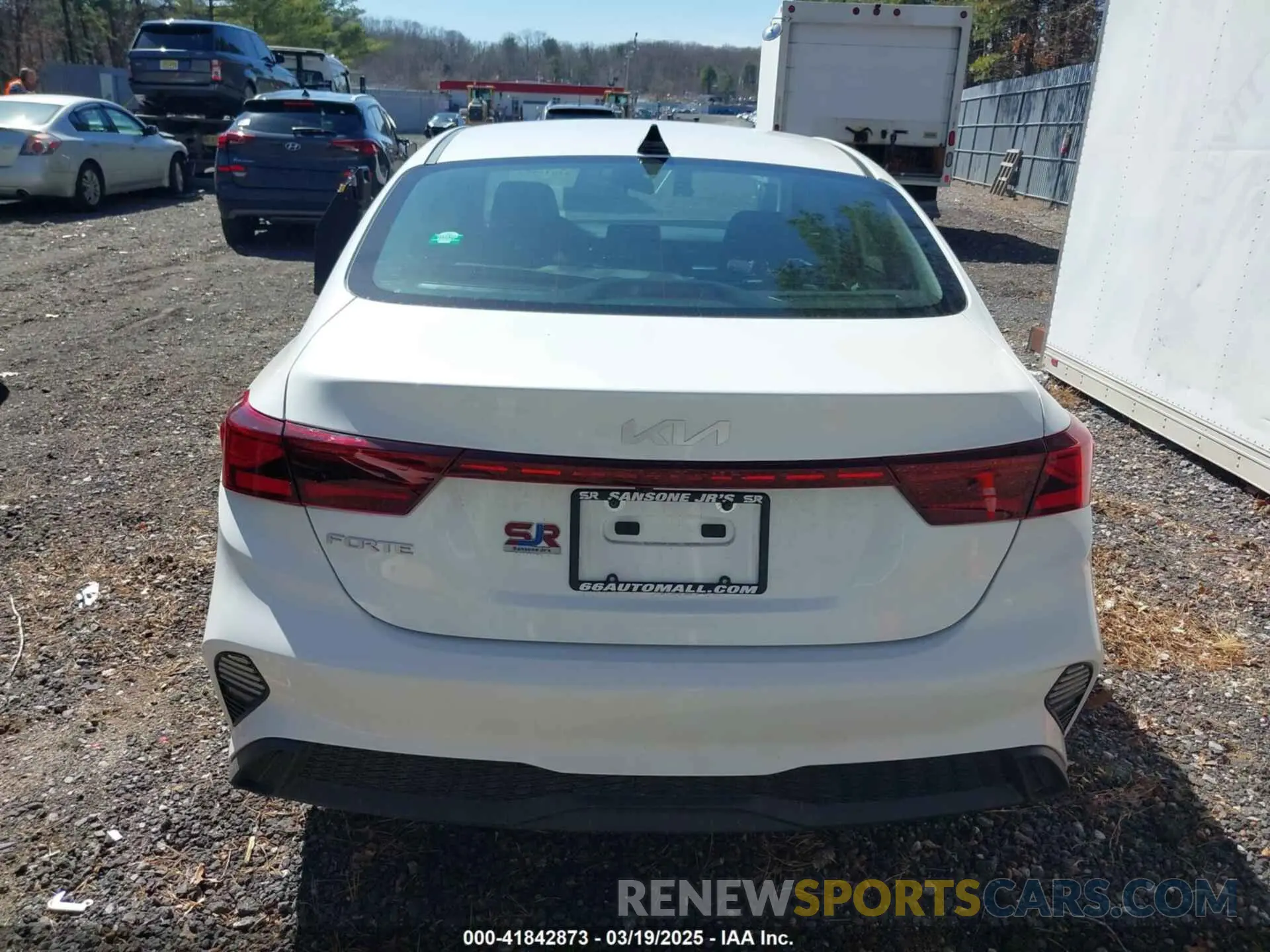 16 fotografías del automóvil dañado 3KPF24AD8RE828993 KIA FORTE 2024