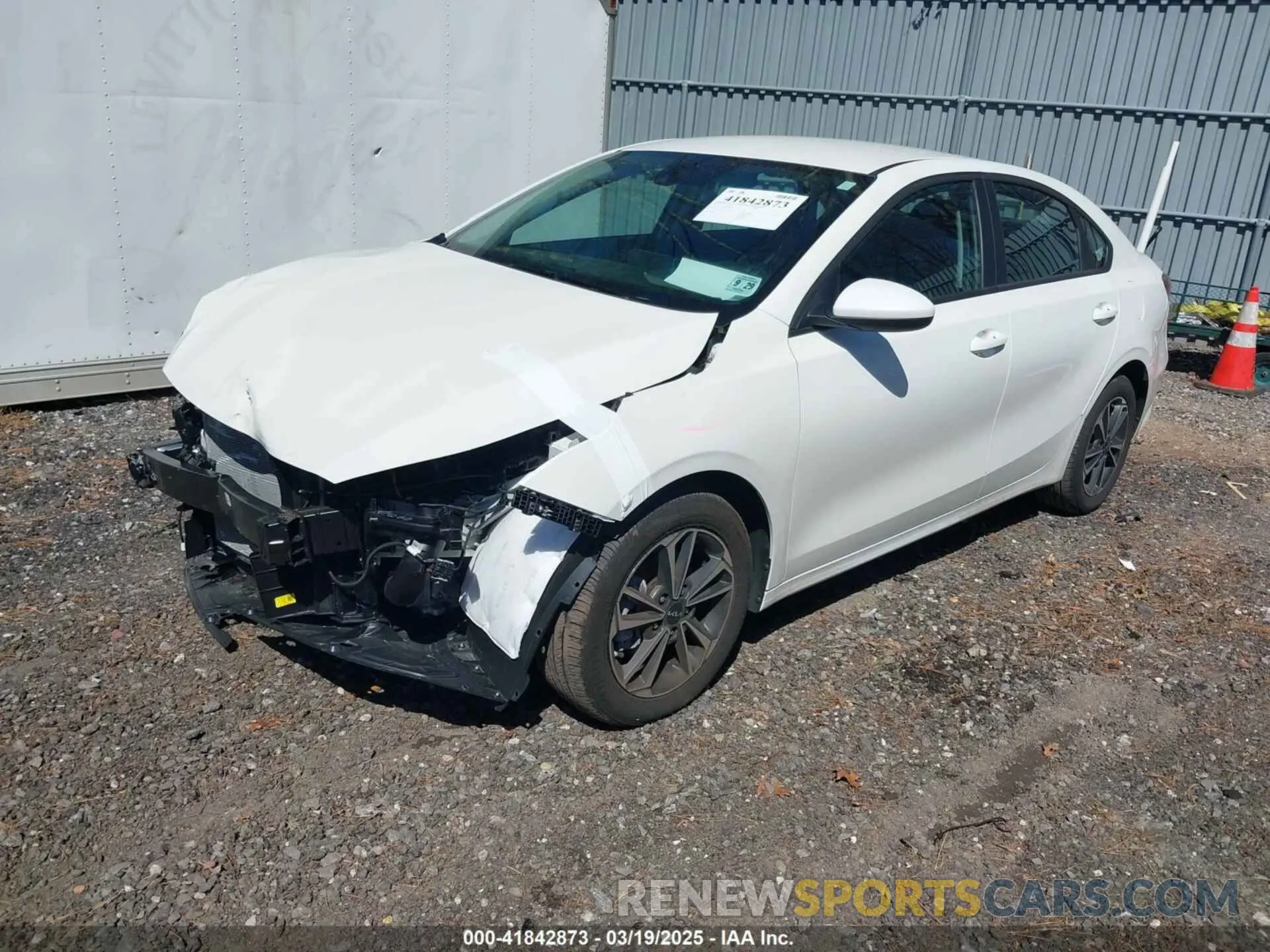 2 fotografías del automóvil dañado 3KPF24AD8RE828993 KIA FORTE 2024
