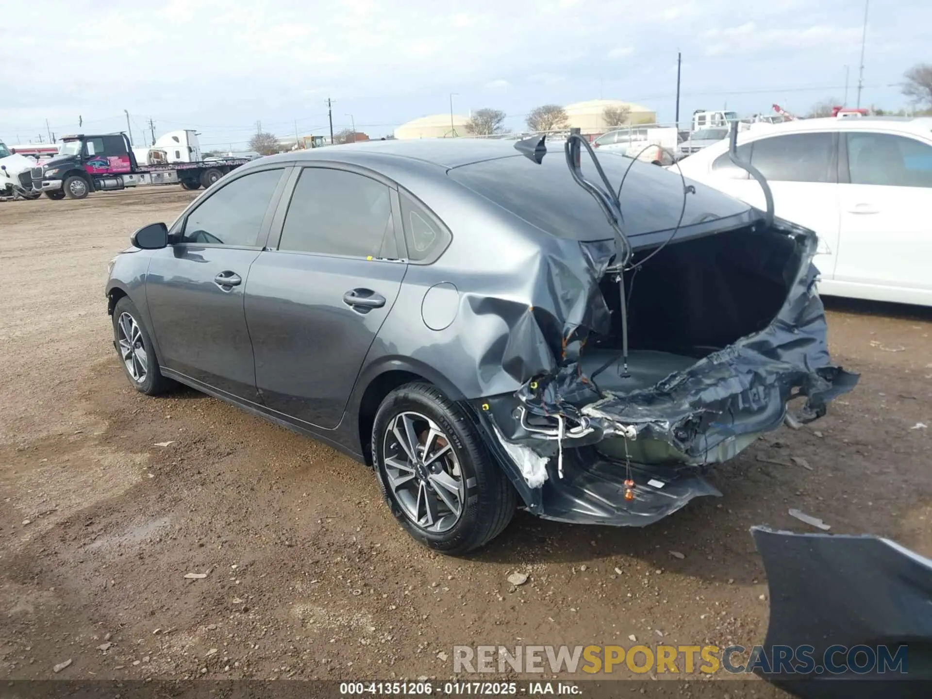 3 fotografías del automóvil dañado 3KPF24AD9RE709771 KIA FORTE 2024