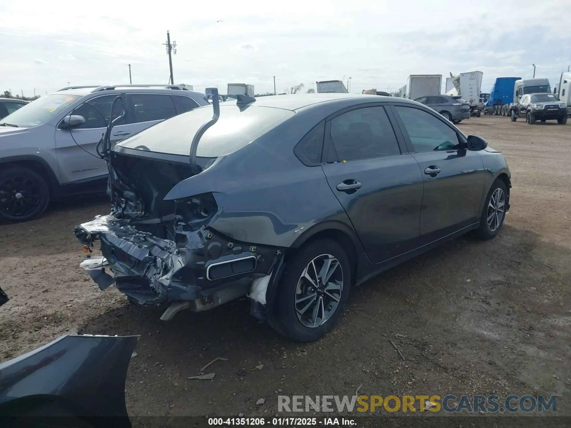 4 fotografías del automóvil dañado 3KPF24AD9RE709771 KIA FORTE 2024