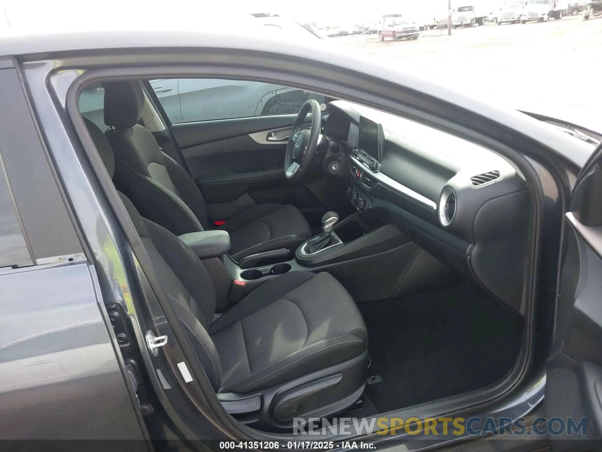 5 fotografías del automóvil dañado 3KPF24AD9RE709771 KIA FORTE 2024