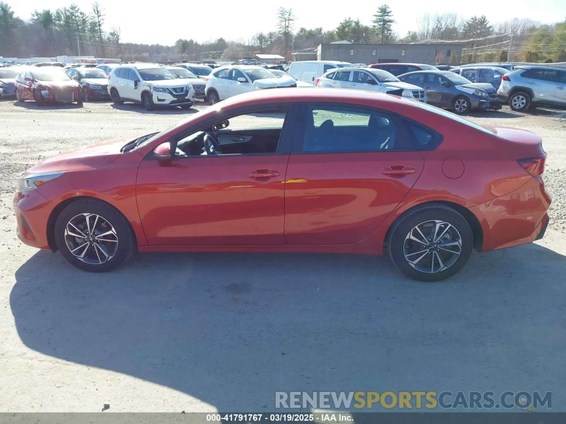 14 fotografías del automóvil dañado 3KPF24AD9RE716459 KIA FORTE 2024