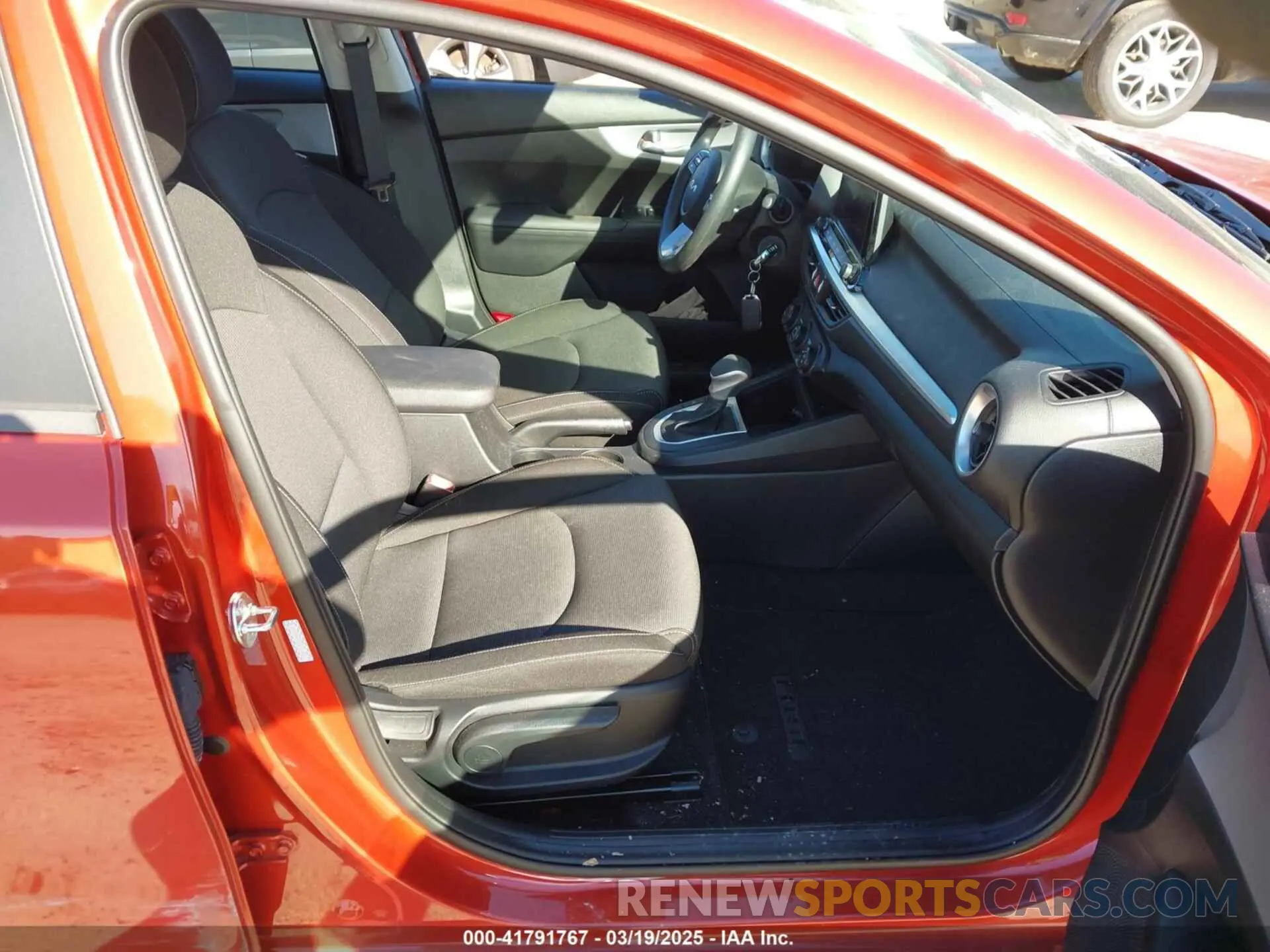 5 fotografías del automóvil dañado 3KPF24AD9RE716459 KIA FORTE 2024