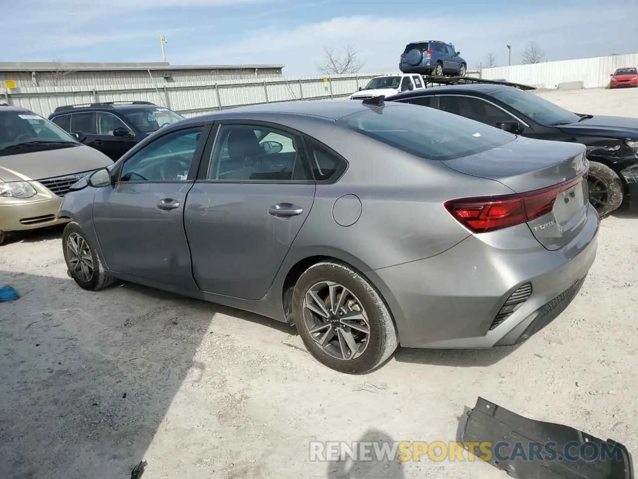2 fotografías del automóvil dañado 3KPF24AD9RE724612 KIA FORTE 2024
