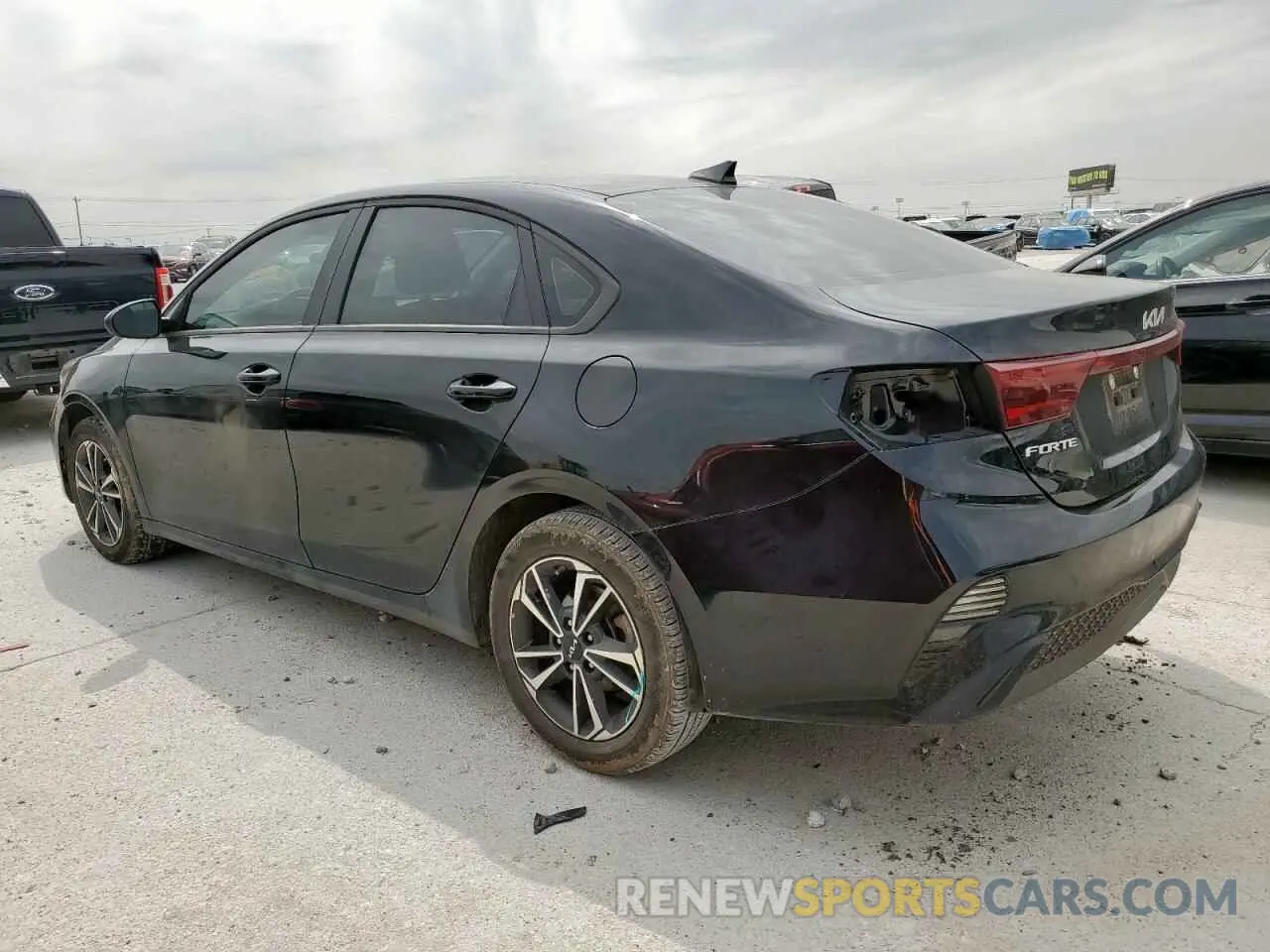 2 fotografías del automóvil dañado 3KPF24AD9RE726361 KIA FORTE 2024