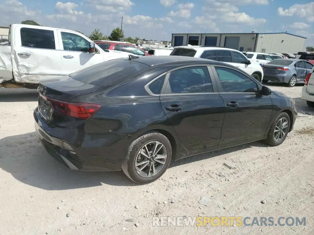 3 fotografías del automóvil dañado 3KPF24AD9RE753950 KIA FORTE 2024