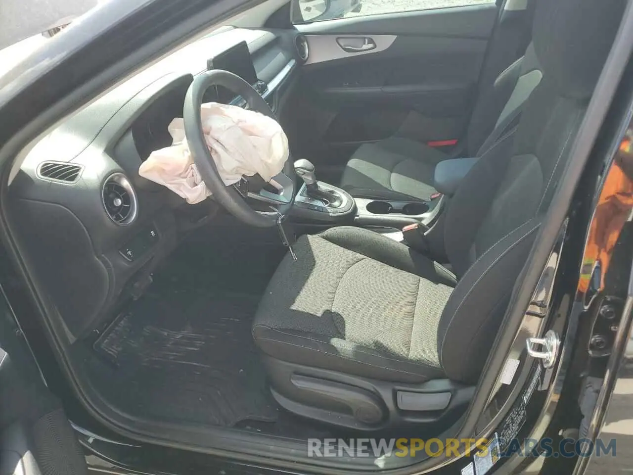 7 fotografías del automóvil dañado 3KPF24AD9RE753950 KIA FORTE 2024