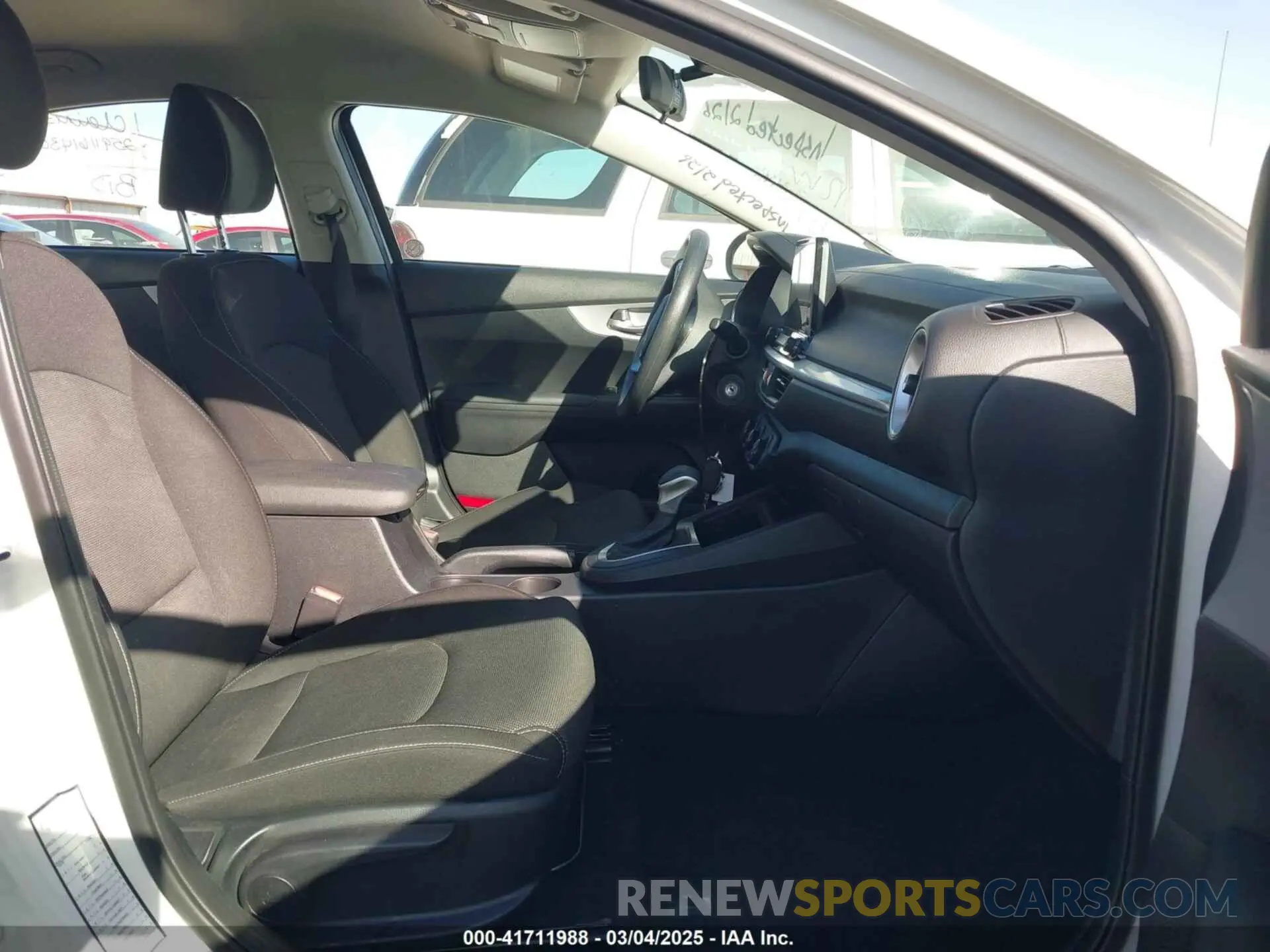 5 fotografías del automóvil dañado 3KPF24AD9RE765015 KIA FORTE 2024