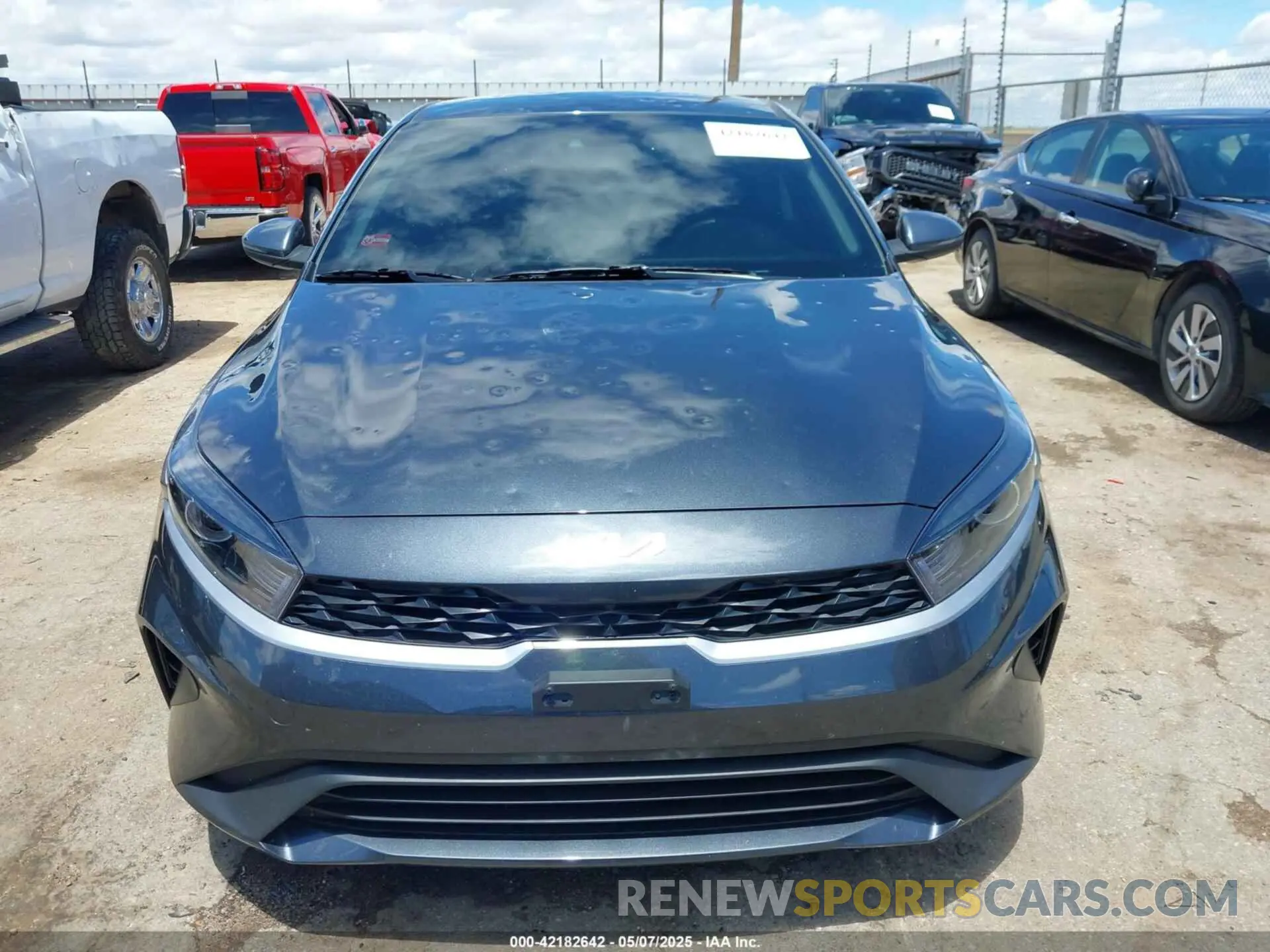 12 fotografías del automóvil dañado 3KPF24AD9RE819395 KIA FORTE 2024
