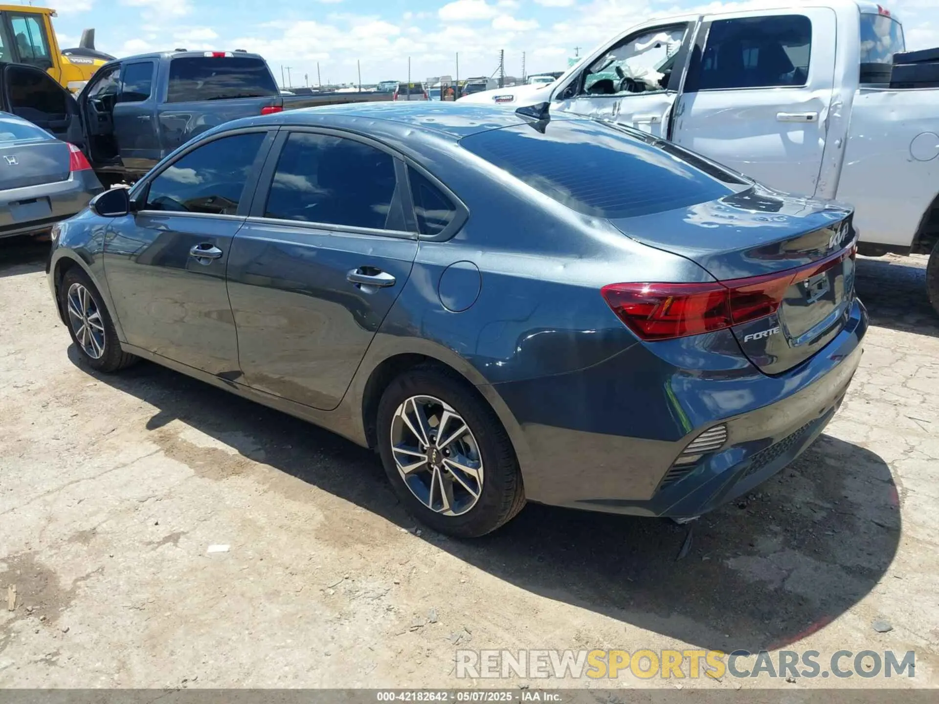 3 fotografías del automóvil dañado 3KPF24AD9RE819395 KIA FORTE 2024